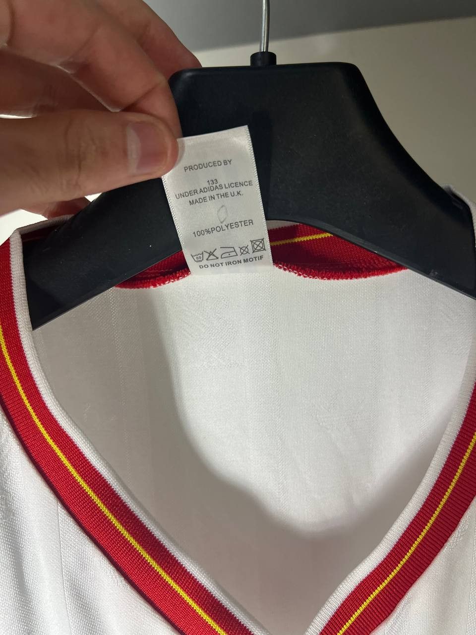 Vintage VERY RARE ADIDAS FC LIVERPOOL ENGLAND SOCCER JERSEY RETRO Size US M / EU 48-50 / 2 - 5 Thumbnail