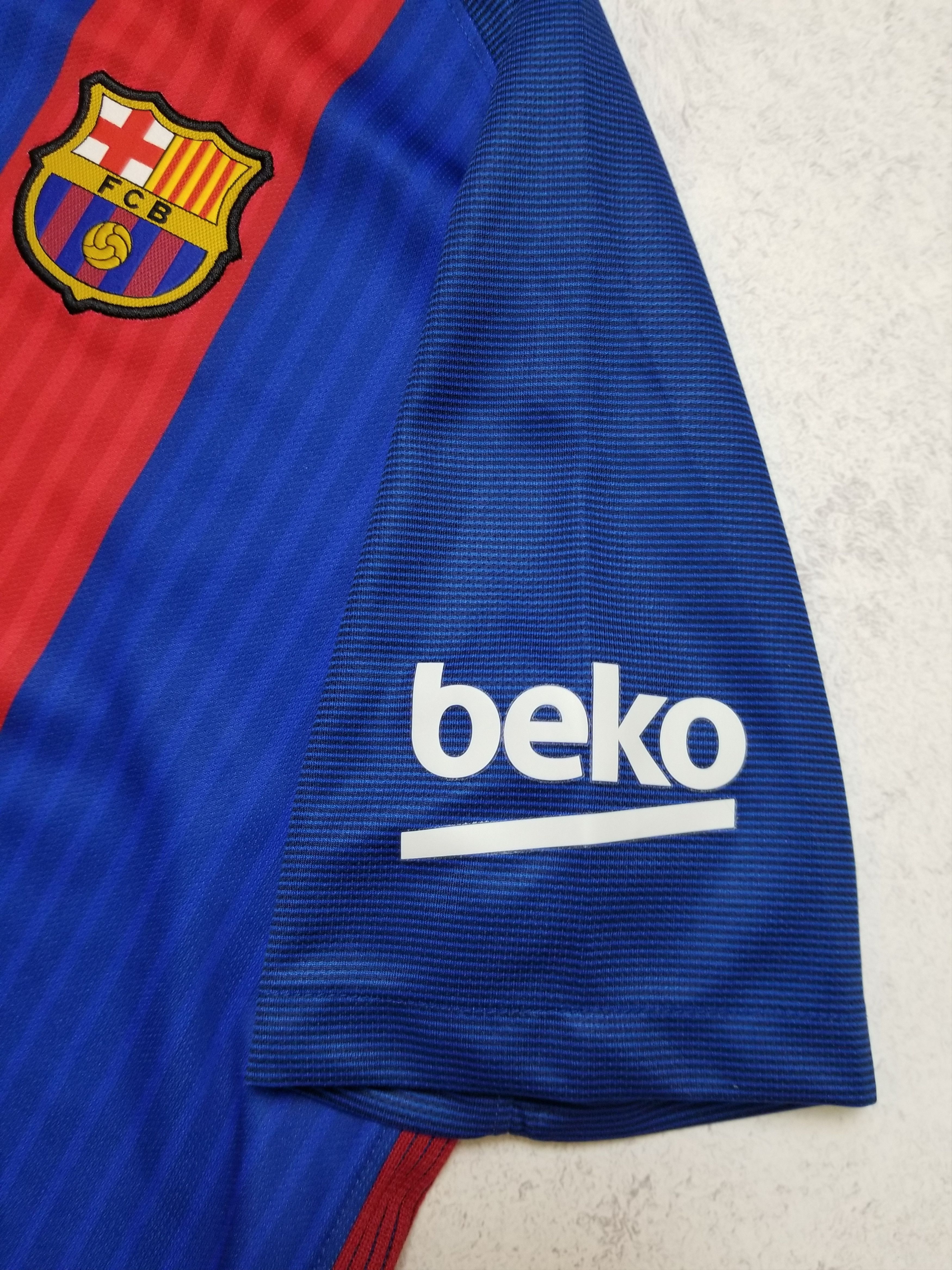 Nike FC BARCELONA 2016 HOME FOOTBALL SHIRT Jersey Size US XS / EU 42 / 0 - 9 Thumbnail