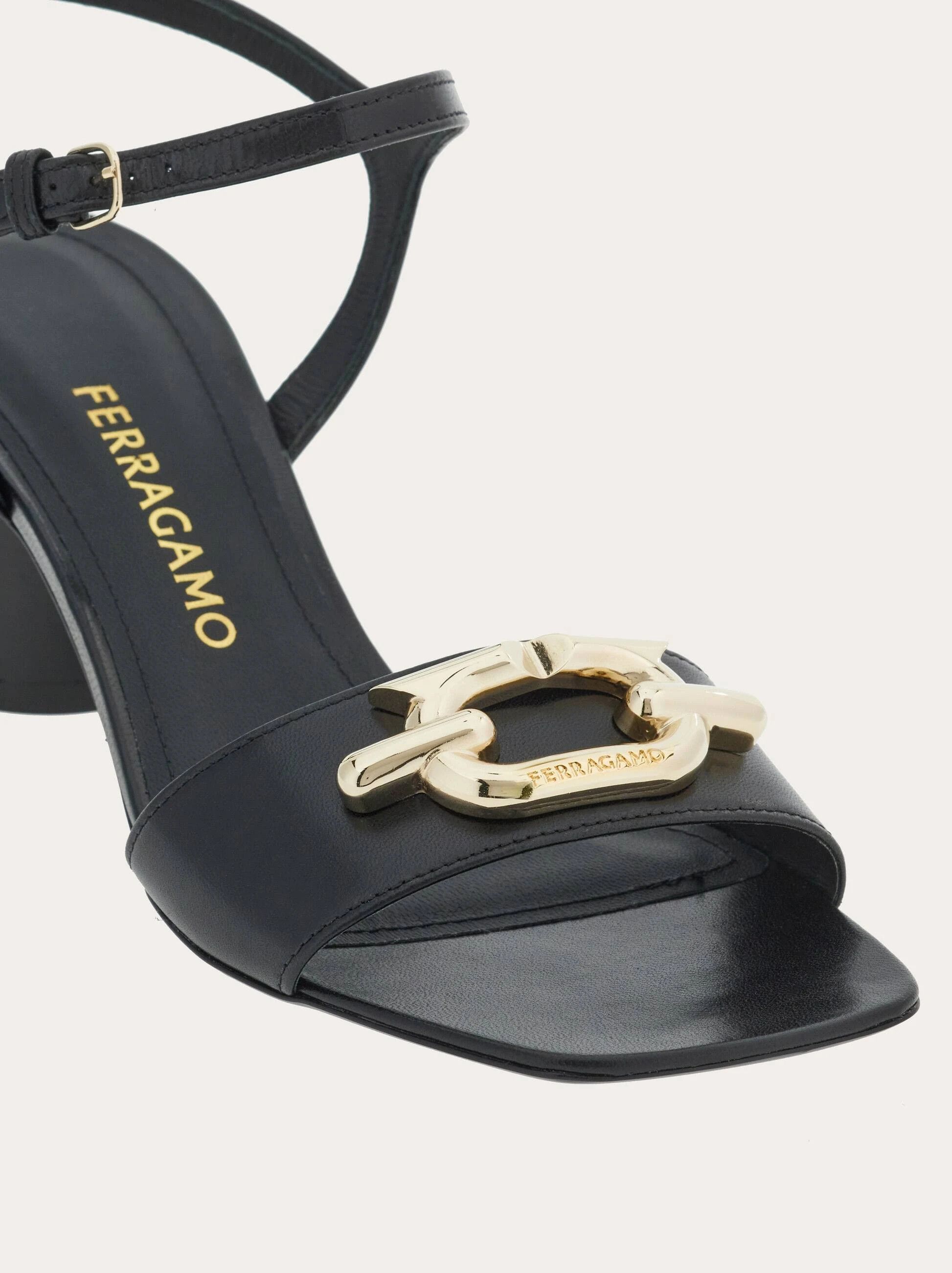 o1s1rm0724 Priscilla Leather Sandals in Black