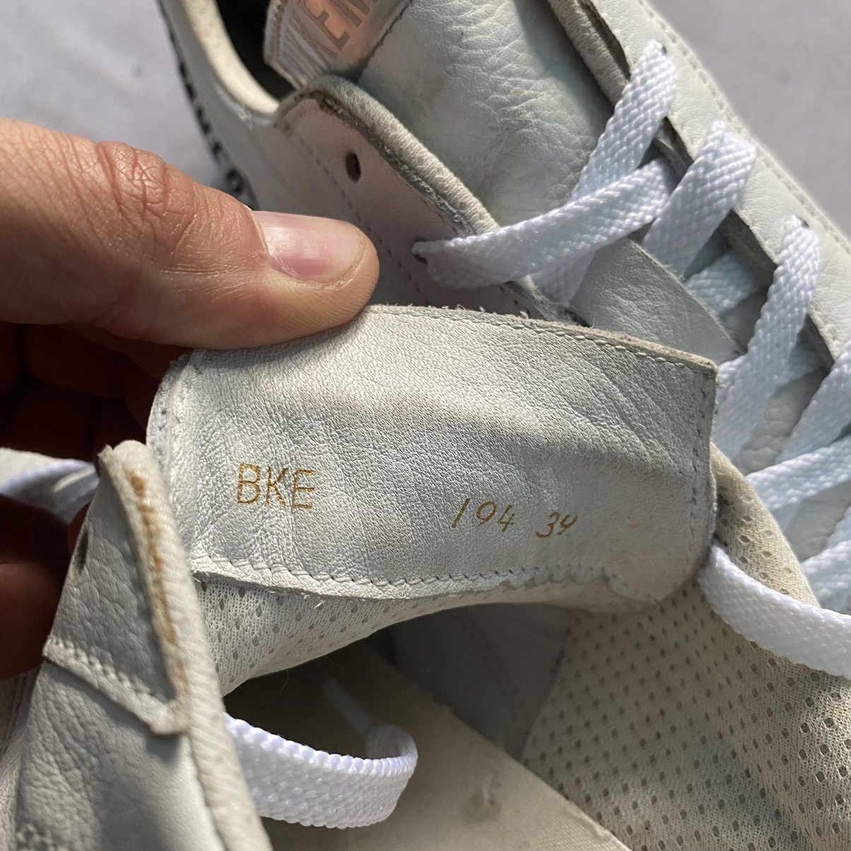 Dirk Bikkembergs Archive Dirk Bikkembergs Vintage White Balenciaga Style Size US 6 / EU 39 - 15 Thumbnail