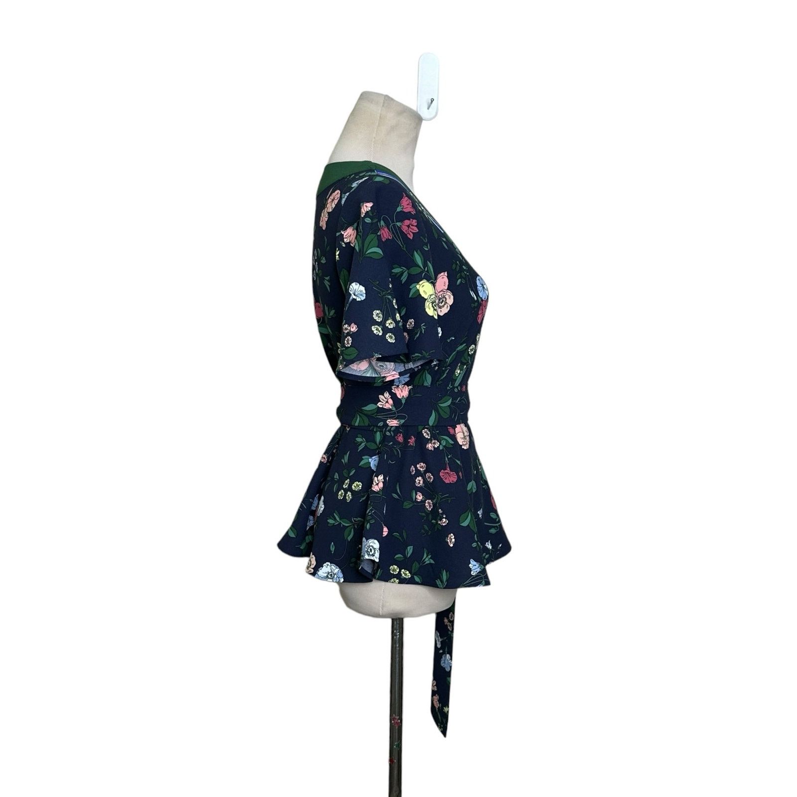 Ann Taylor Ann Taylor floral short sleeves wrap blouse size XXSP Size XXS / US 00 / IT 34 - 2 Thumbnail