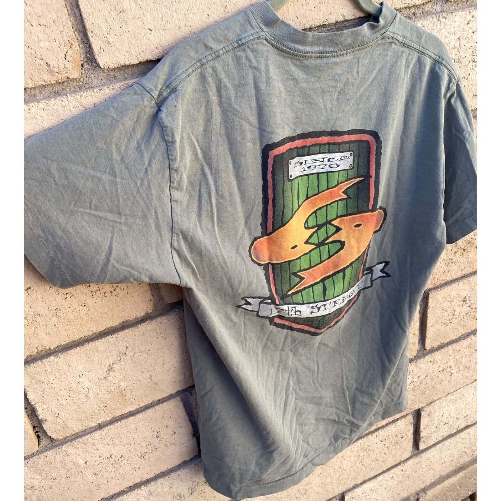 Vintage VINTAGE 17th Street Surf Shop Since 1970 T Shirt Worn Stains Single Stitch Sz L Men's Green Cotton Graphic Print Beach 90s? No question. Size US L / EU 52-54 / 3 - 7 Thumbnail