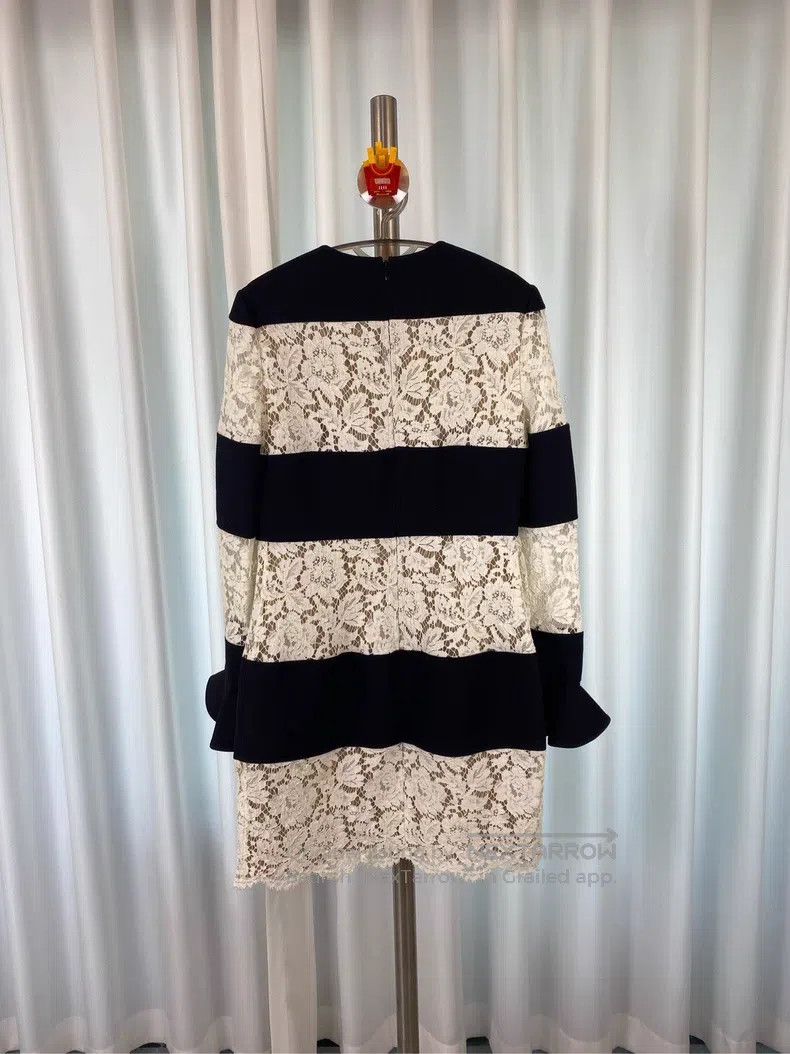 Valentino Valentino Black and white color-blocked lace dress Size S / US 4 / IT 40 - 2 Thumbnail
