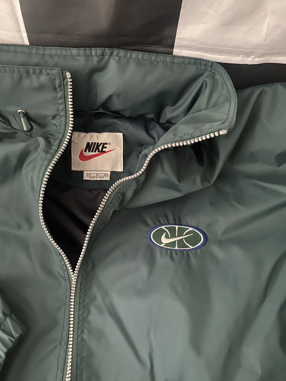 Nike Vintage Lightweight Nike Rain Jacket sz M Size US M / EU 48-50 / 2 - 1 Thumbnail