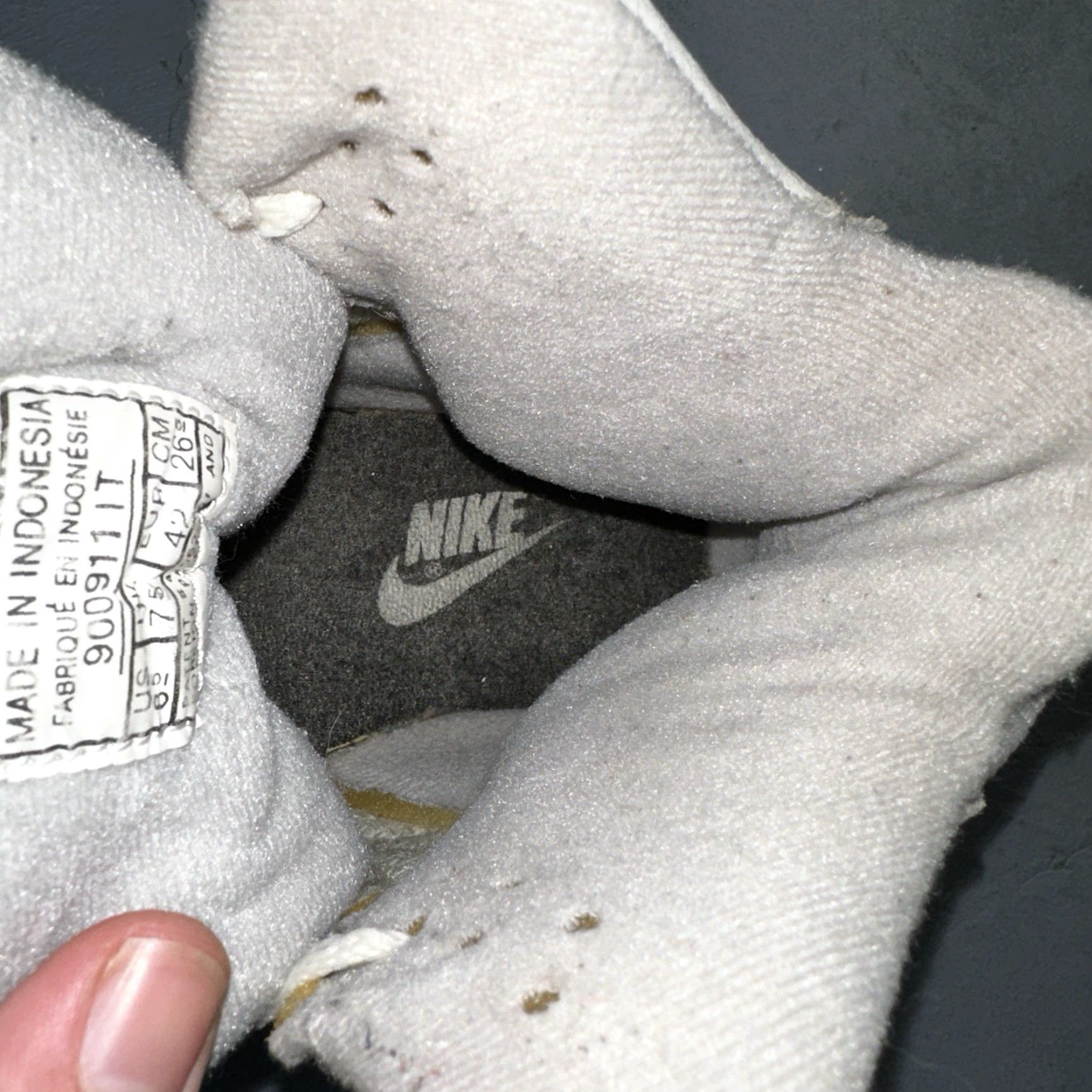 Nike VINTAGE Nike Air Delta Force High Top Sneakers Men’s 8.5 90s White Athletic Sports Size US 9 / EU 42 - 5 Thumbnail