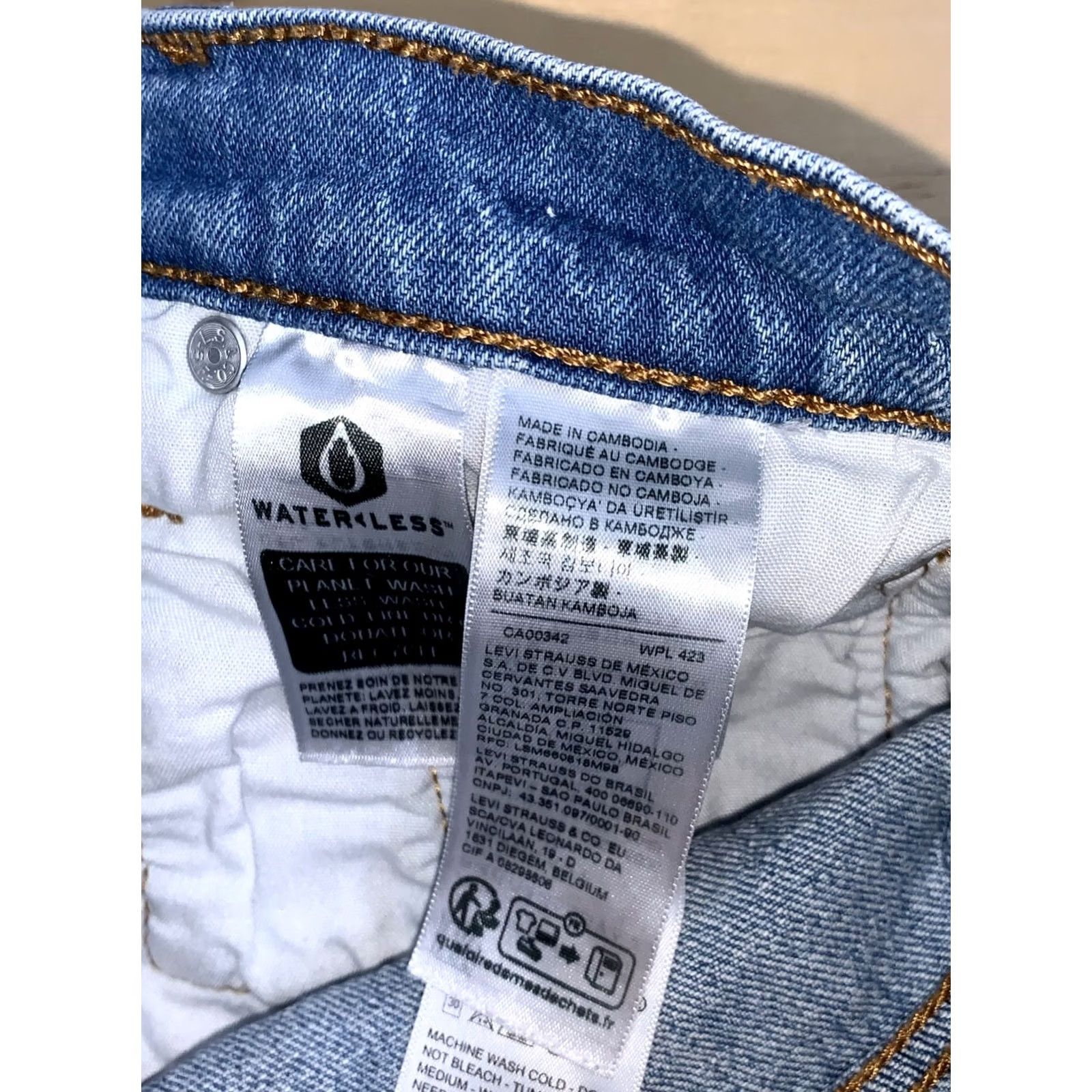 Levi's Levi's 501 Denim Shorts Women 27 Blue Washed Distress Raw Hem Casual 5-Pocket Design Regular Fit Vintage: No Size 27" / US 4 / IT 40 - 2 Thumbnail