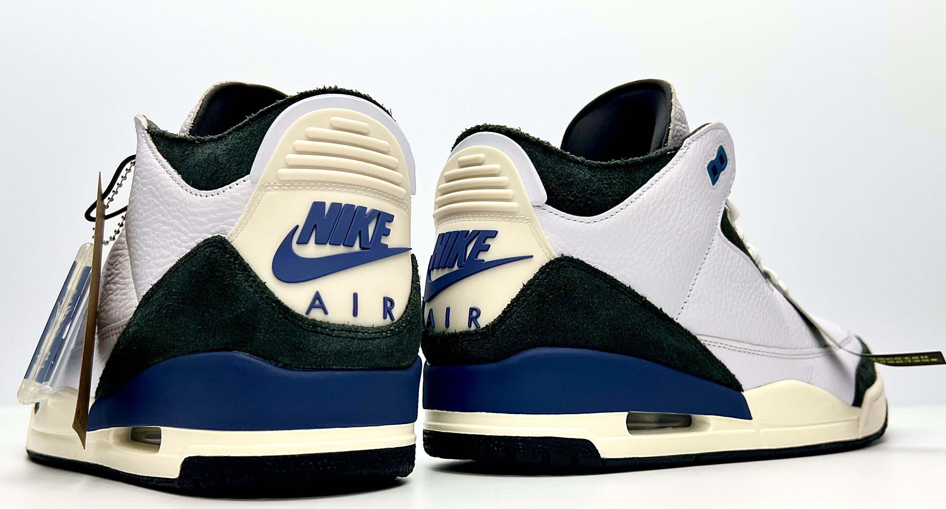 A Ma Maniere × Jordan Brand × Nike A MA MANIÉRE X AIR JORDAN 3 RETRO "FOR THE LOVE" Size US 10.5 / EU 43-44 - 3 Thumbnail