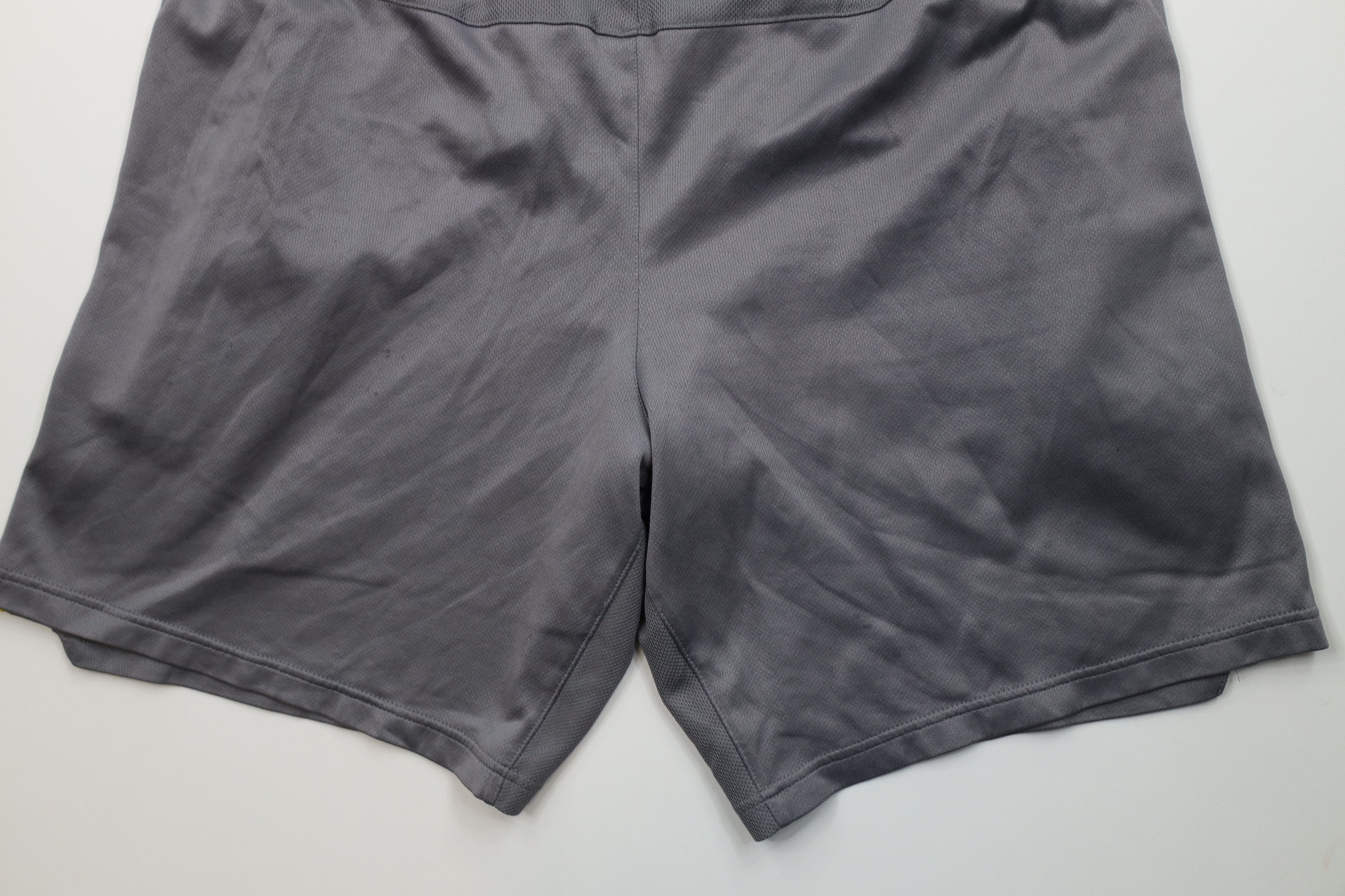 Nike AS IS Vintage Nike Swoosh University of Michigan Shorts Size US 36 / EU 52 - 14 Thumbnail