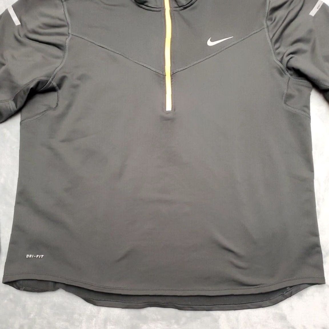Nike VINTAGE Nike Running Pullover Mens Large Green Element Dri Fit 1/2 Zip Stretch Jogging Size US L / EU 52-54 / 3 - 2 Thumbnail