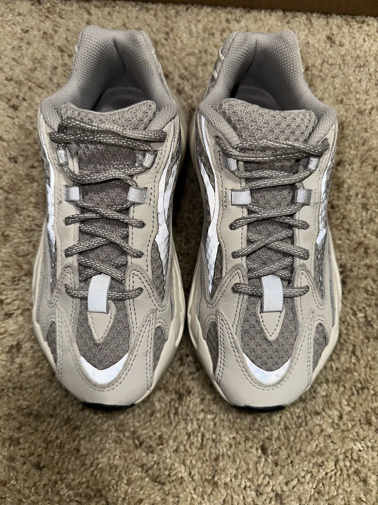 Yeezy YEEZY 700 V2 STATIC MENS 4 GENTLY USED Size US 5.5 / IT 35.5 - 2 Thumbnail