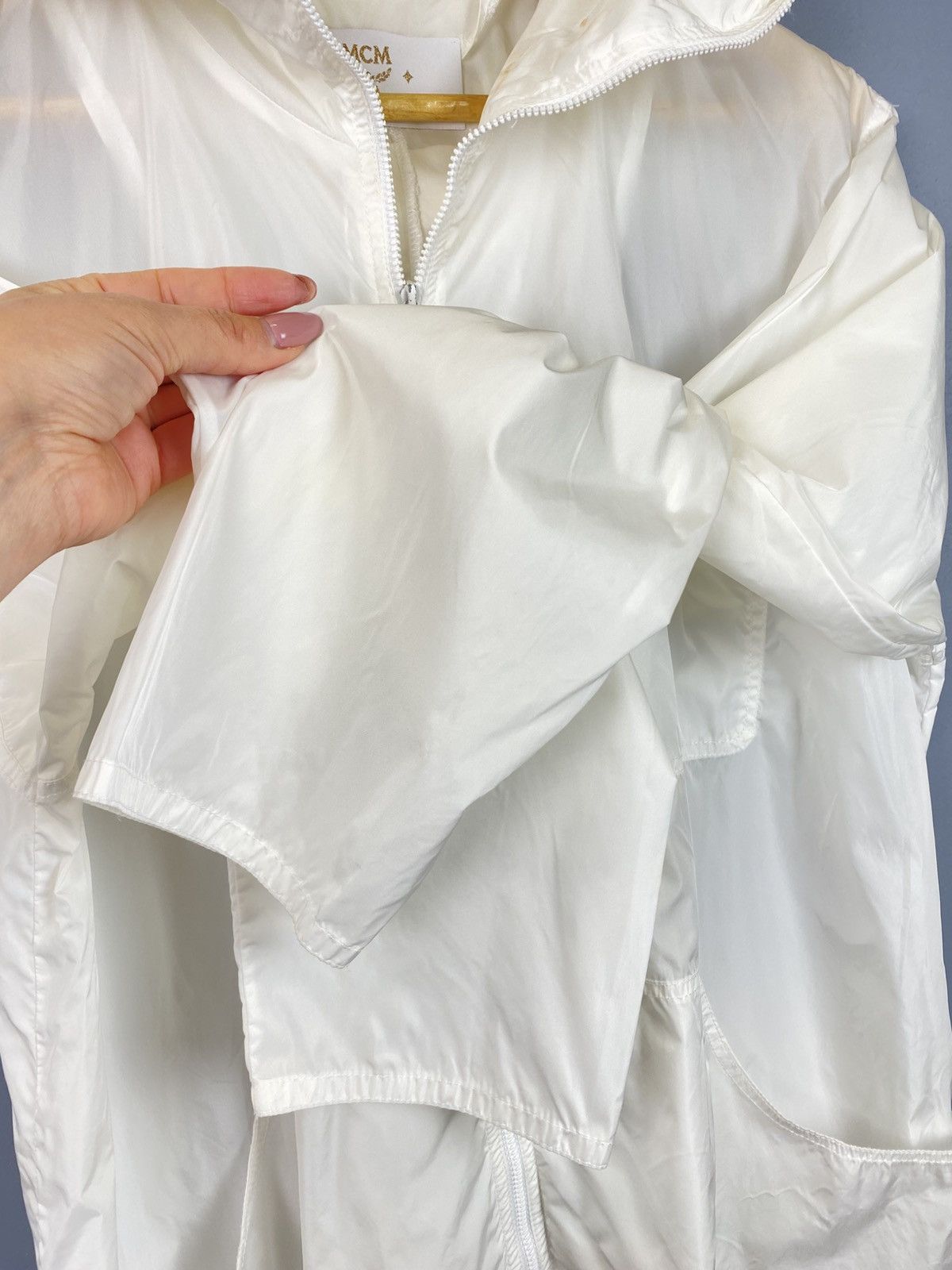 Vintage Vintage MCM Sports Rain Coat Men’s Luxury Size 42 White Top Size US XS / EU 42 / 0 - 5 Thumbnail