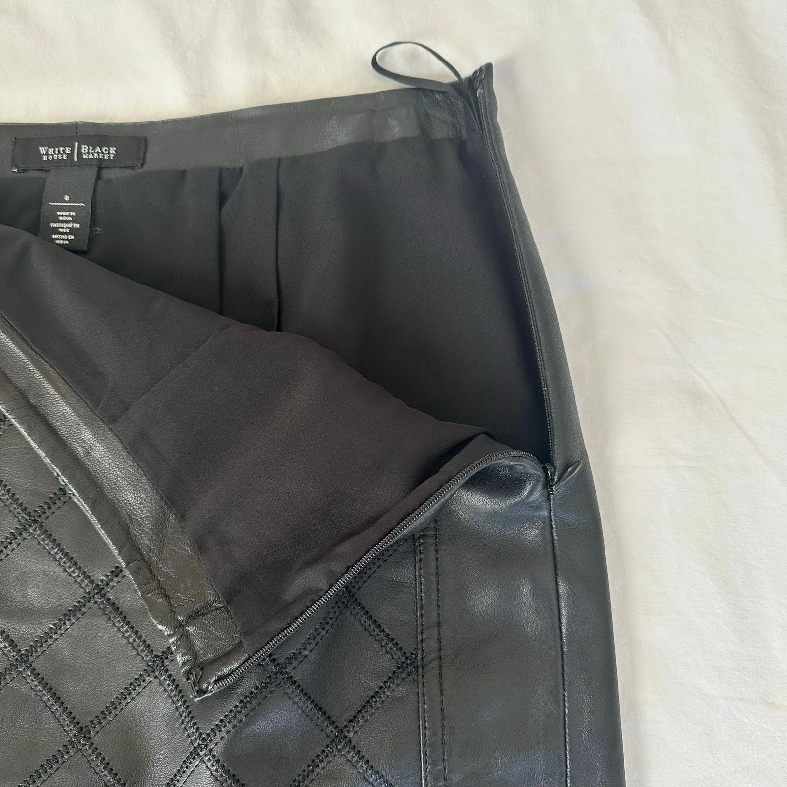 White House Black Market Black Leather Pencil Skirt White House Black Market US8 Size 30" / US 8 / IT 44 - 8 Thumbnail