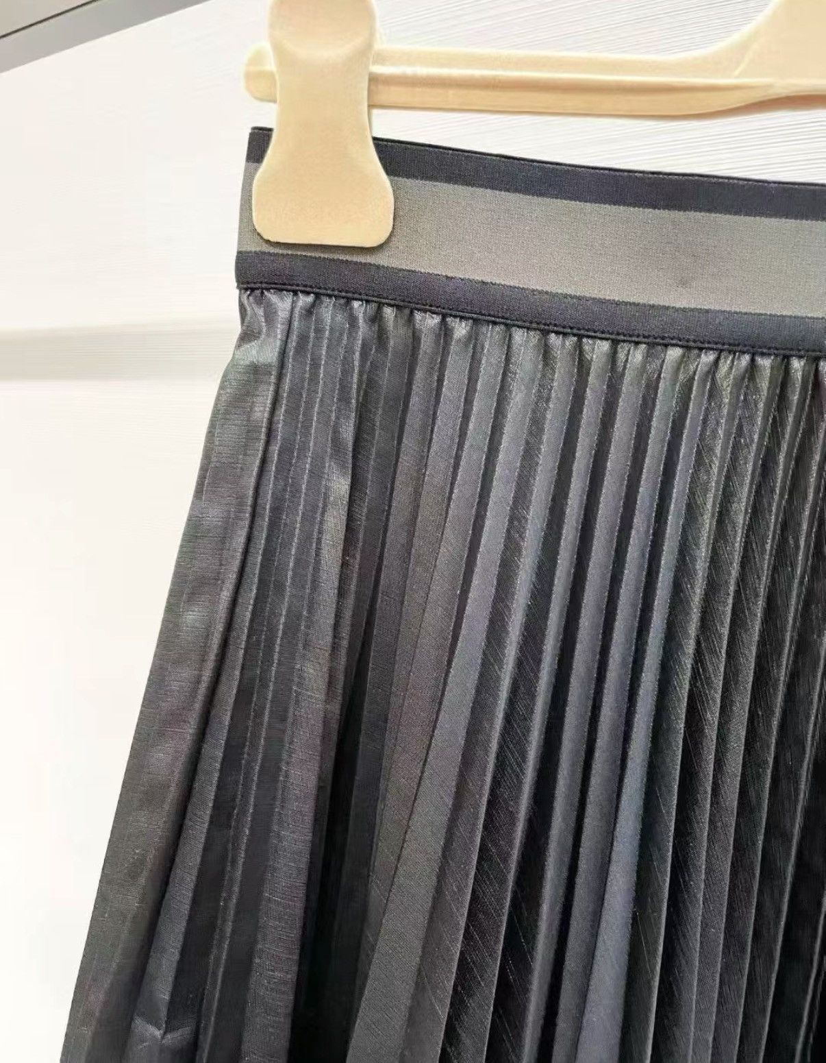 Brunello Cucinelli Brunello Cucinelli Black Metallic Pleated Midi Skirt J33 Size L / US 10 / IT 46 - 2 Thumbnail