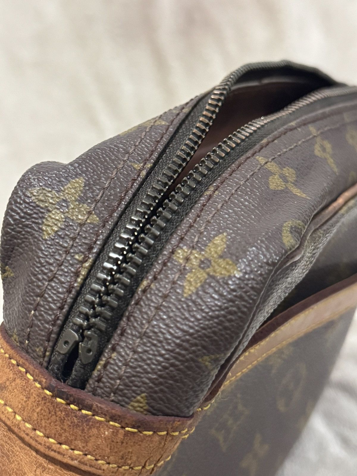 Vintage Louis Vuitton Vintage 1984 Monogram Compiegne Clutch Bag Size ONE SIZE - 8 Thumbnail