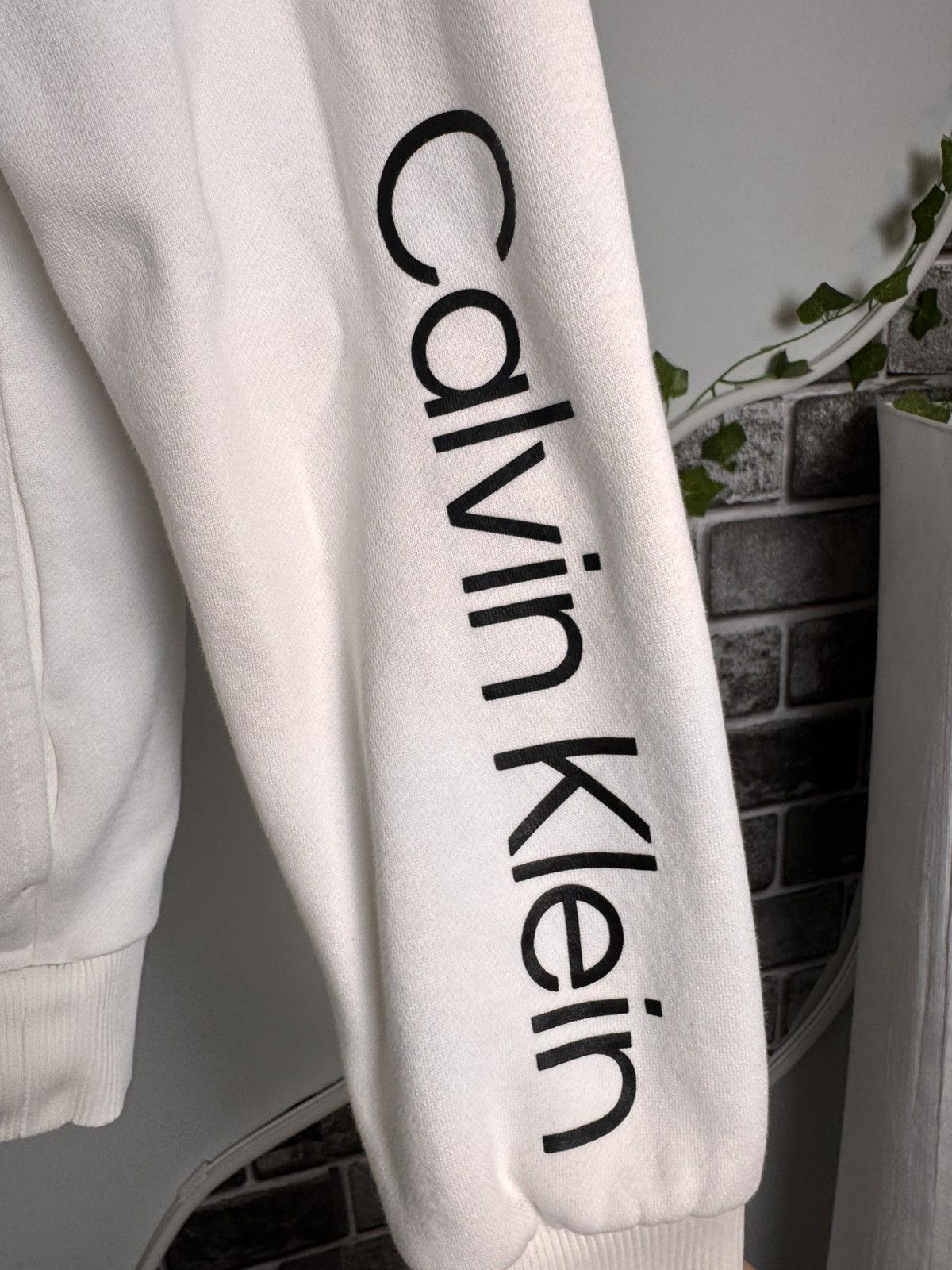 Calvin Klein Calvin Klein White Gray Zip Up Jacket Small Good Condition Size US S / EU 44-46 / 1 - 4 Thumbnail