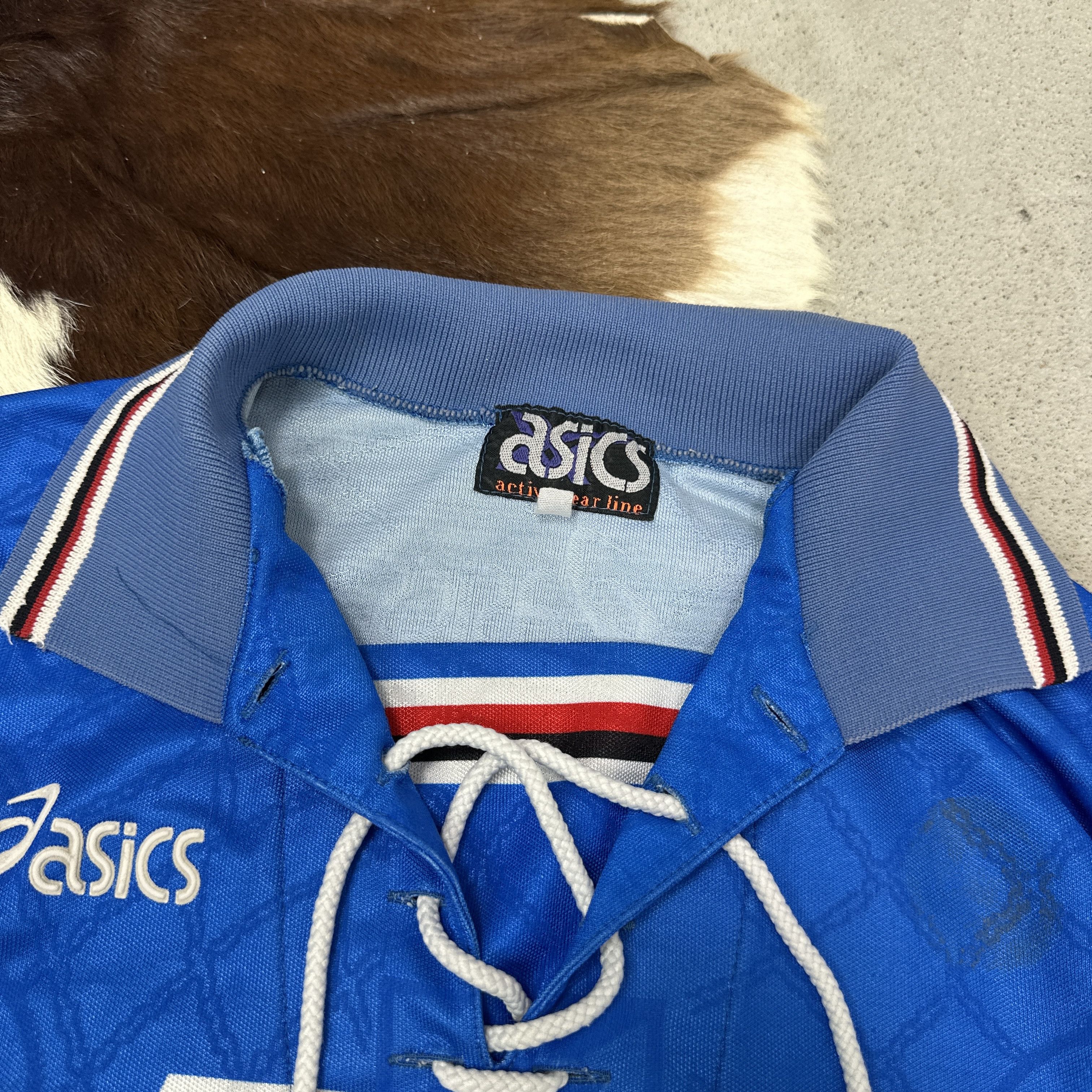 Asics Vintage Sporty Asics Sampdoria 94/95 Home Jersey Y2K Size US L / EU 52-54 / 3 - 5 Thumbnail
