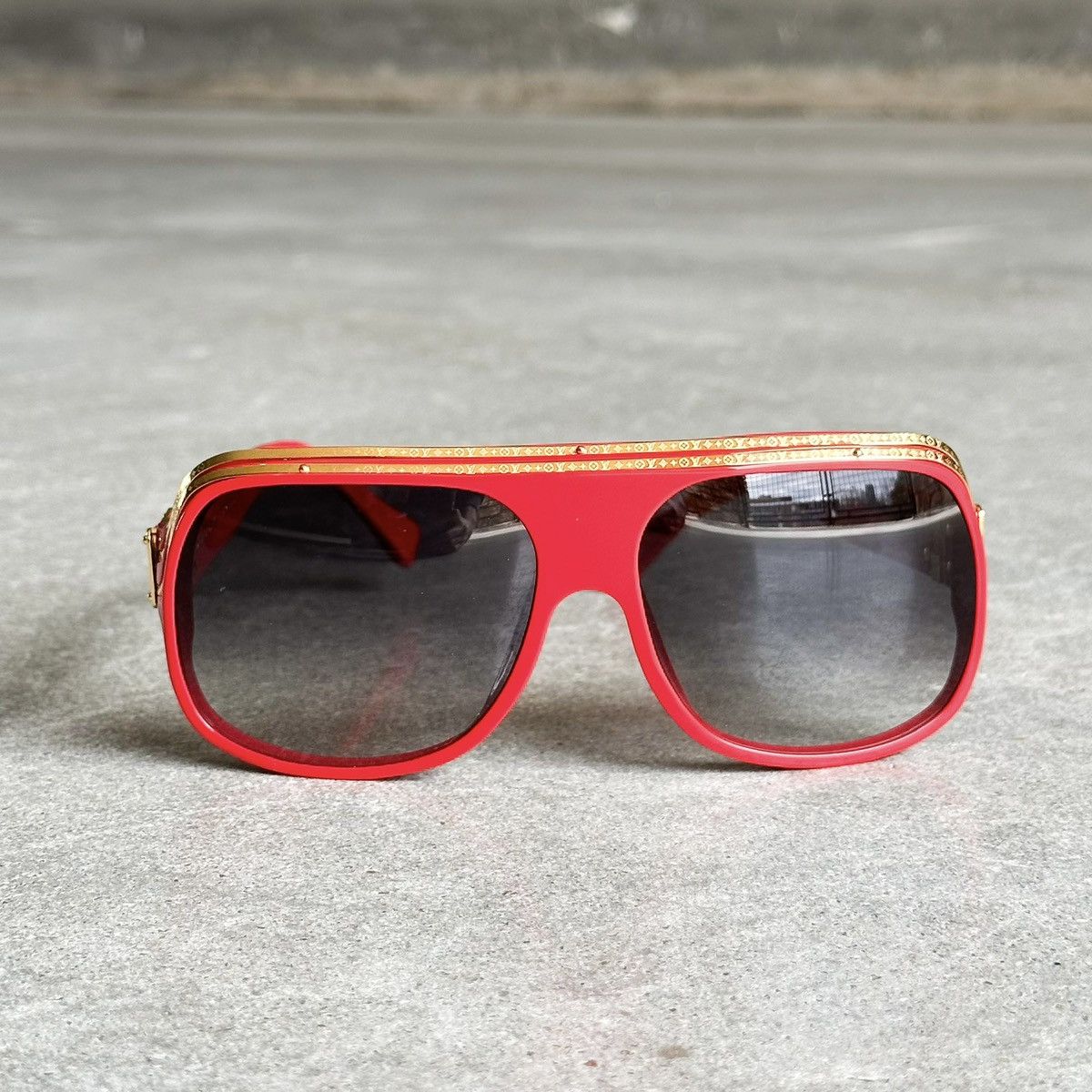 Louis Vuitton NIGOS PERSONAL 2004 OG LV MILLIONAIRE SUNGLASSES Size ONE SIZE - 3 Thumbnail