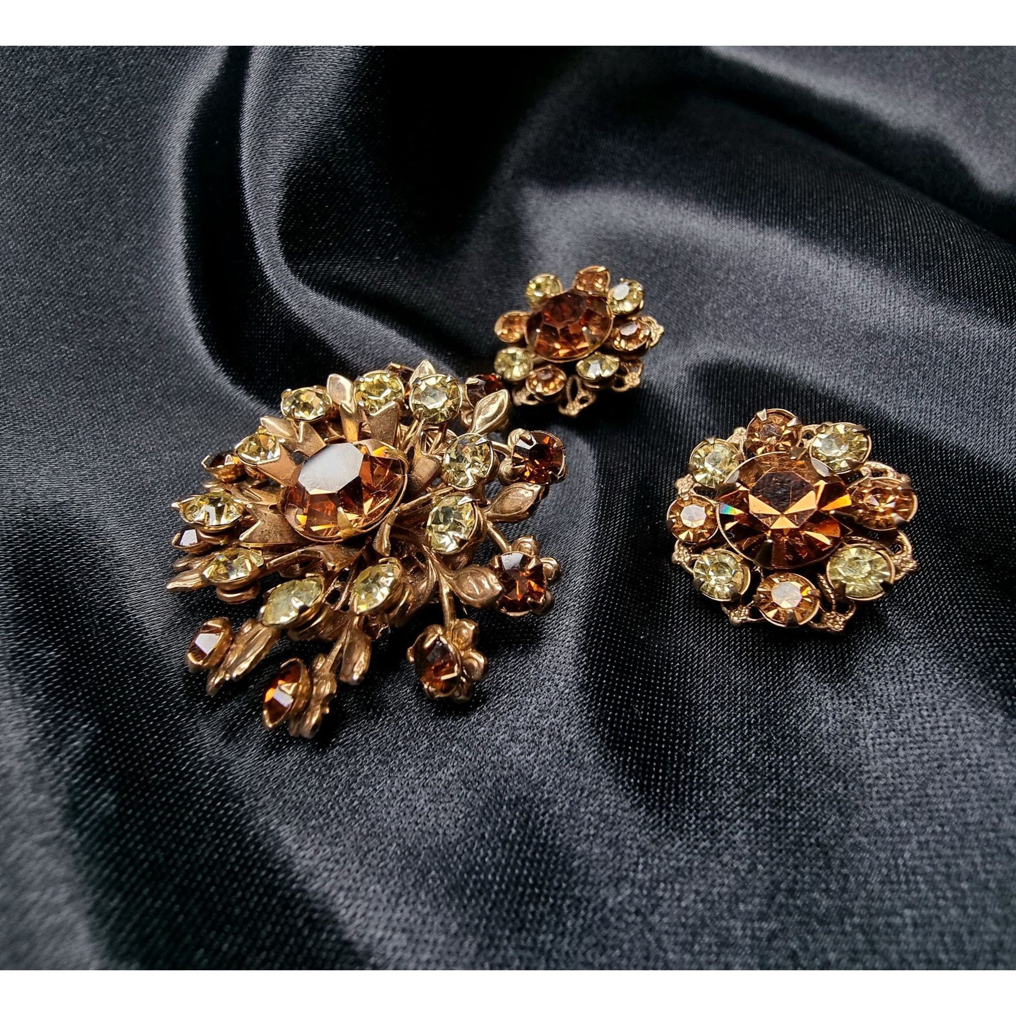 Vintage Vintage 1960s Rhinestone Brooch Earrings Set With Amber Cham Size ONE SIZE - 2 Thumbnail