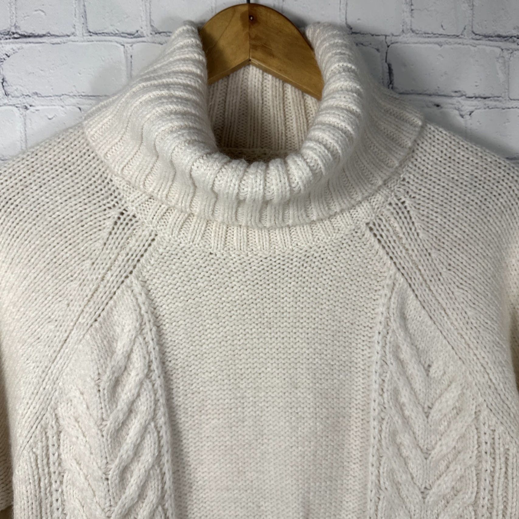 American Eagle Outfitters American Eagle Outfitters Womens Large Wool Alpaca Turtleneck Chunky Cable Knit Fisherman Sweater Size L / US 10 / IT 46 - 2 Thumbnail