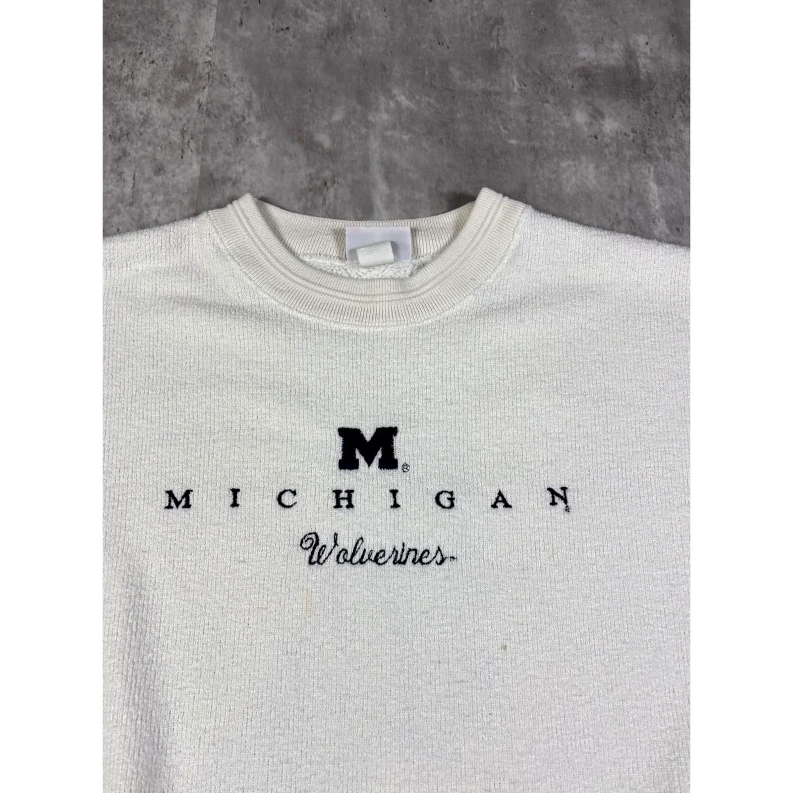 Vintage VINTAGE Michigan Wolverines FLEECE Sweatshirt White 2XL Embroidered Graphic Print Pullover Sweatshirt Men Size US XXL / EU 58 / 5 - 3 Thumbnail