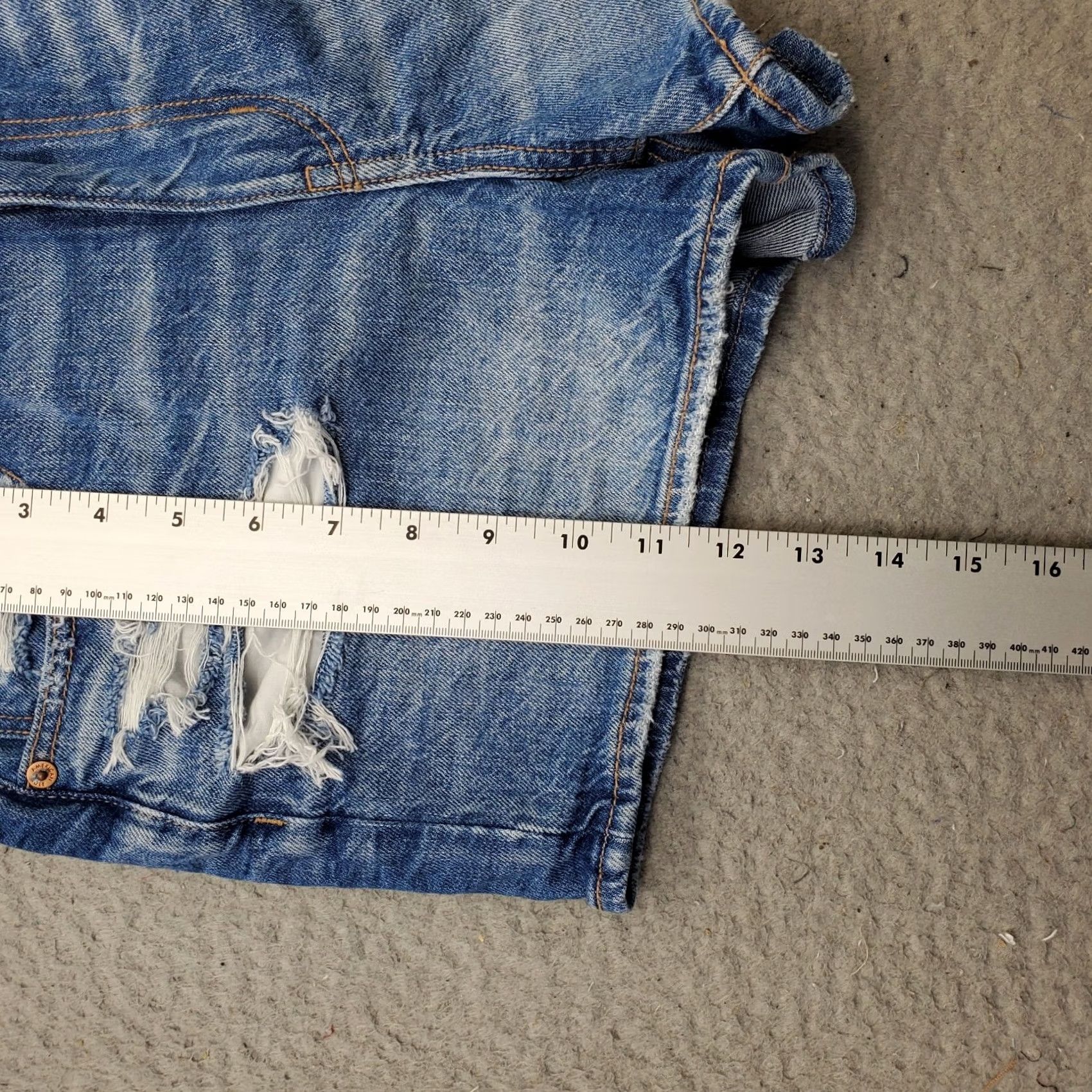 American Eagle Outfitters American Eagle Outfitters Womens 4 Blue Denim Mom Shorts, Vintage No, 5-Pocket, 2.5 Inseam, Medium Wash, Button Zip, Casual Summer Update Size 27" / US 4 / IT 40 - 3 Thumbnail