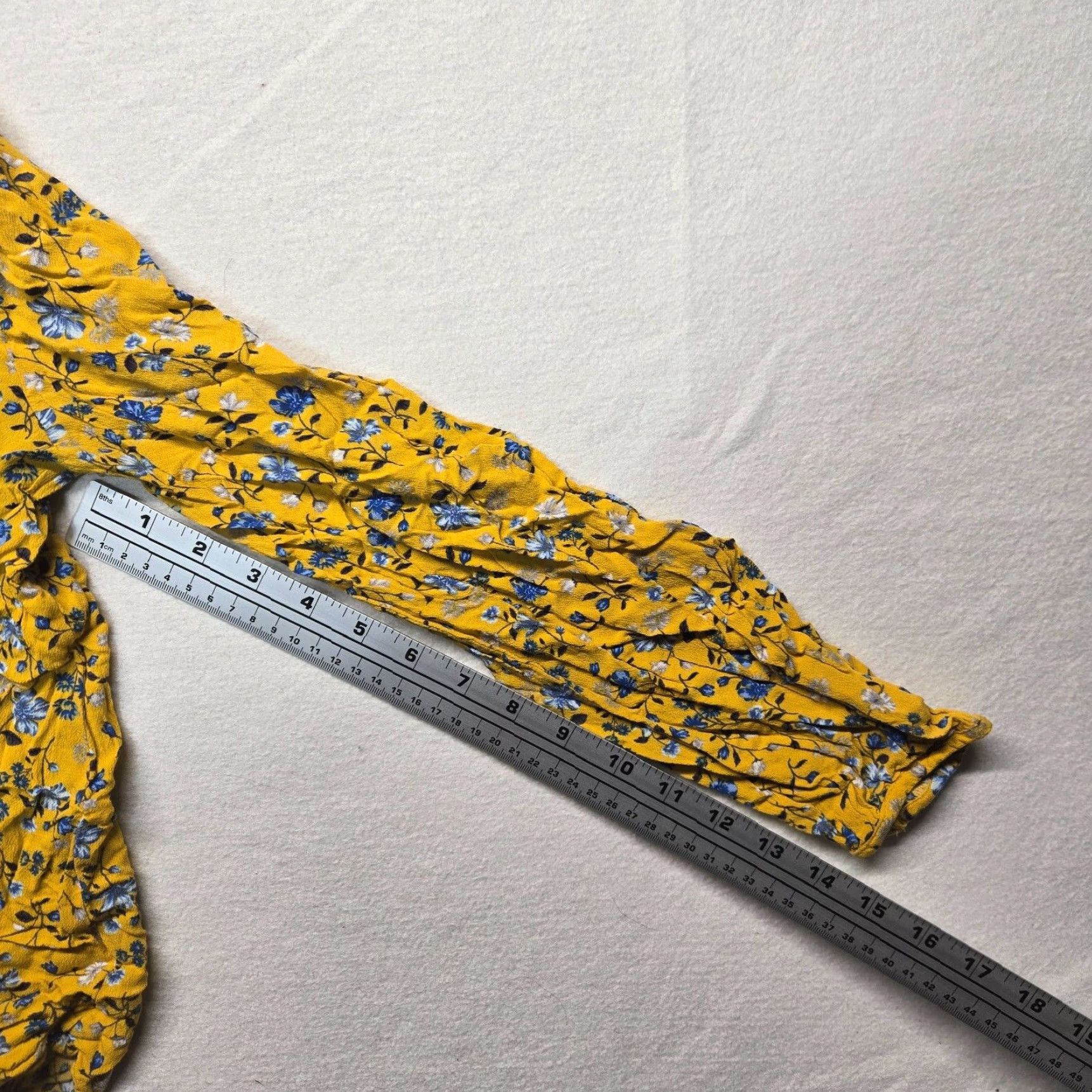 Old Navy Vintage Old Navy Yellow Floral Long Sleeve V-Neck Blouse Women Large Size L / US 10 / IT 46 - 4 Thumbnail
