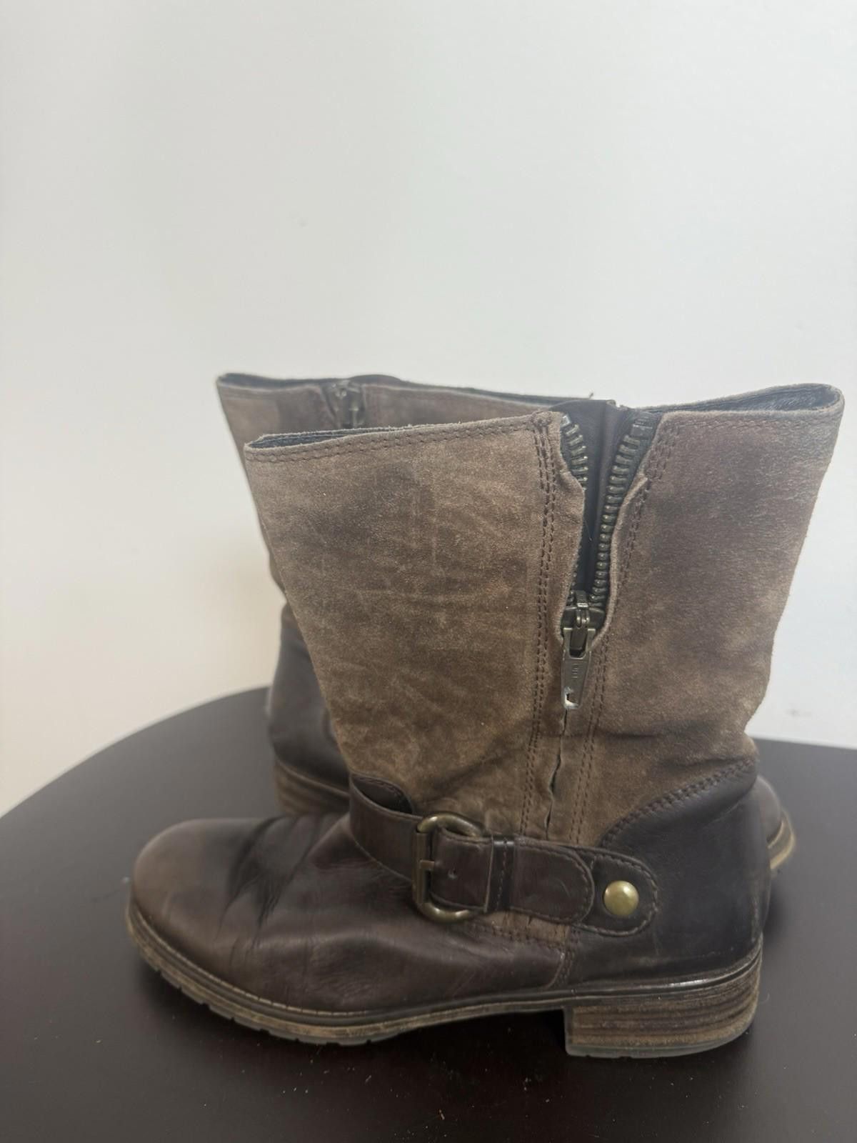 Clarks Clarks Ankle Boot Sz 10 M Brown Leather Strap Side Zip Size US 10 / IT 40 - 4 Thumbnail