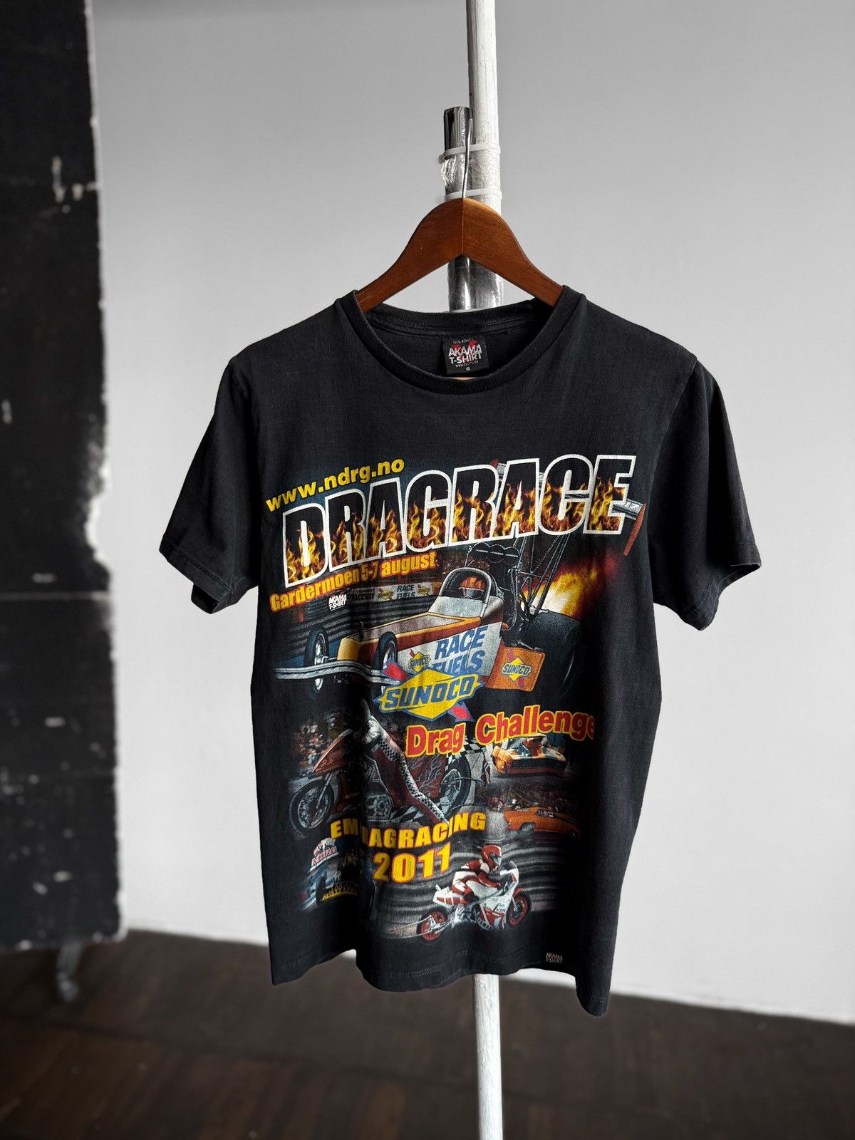 Vintage Vintage Akama Dragrace 2011 Men Black T-Shirt Graphic Racing Size US S / EU 44-46 / 1 - 1 Thumbnail