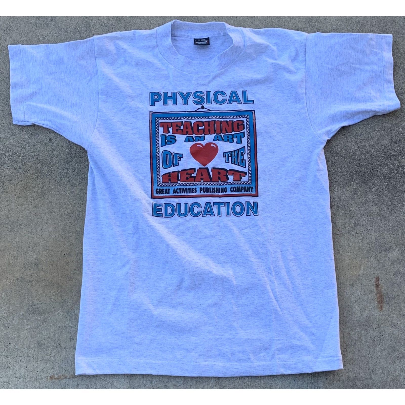 Vintage VINTAGE Screen Stars T-Shirt Physical Education TEACHING IS AN ART OF THE HEART Gray L Unisex 50/50 Cotton-Polyester Graphic Tee 1980s 1990s Size US L / EU 52-54 / 3 - 7 Thumbnail