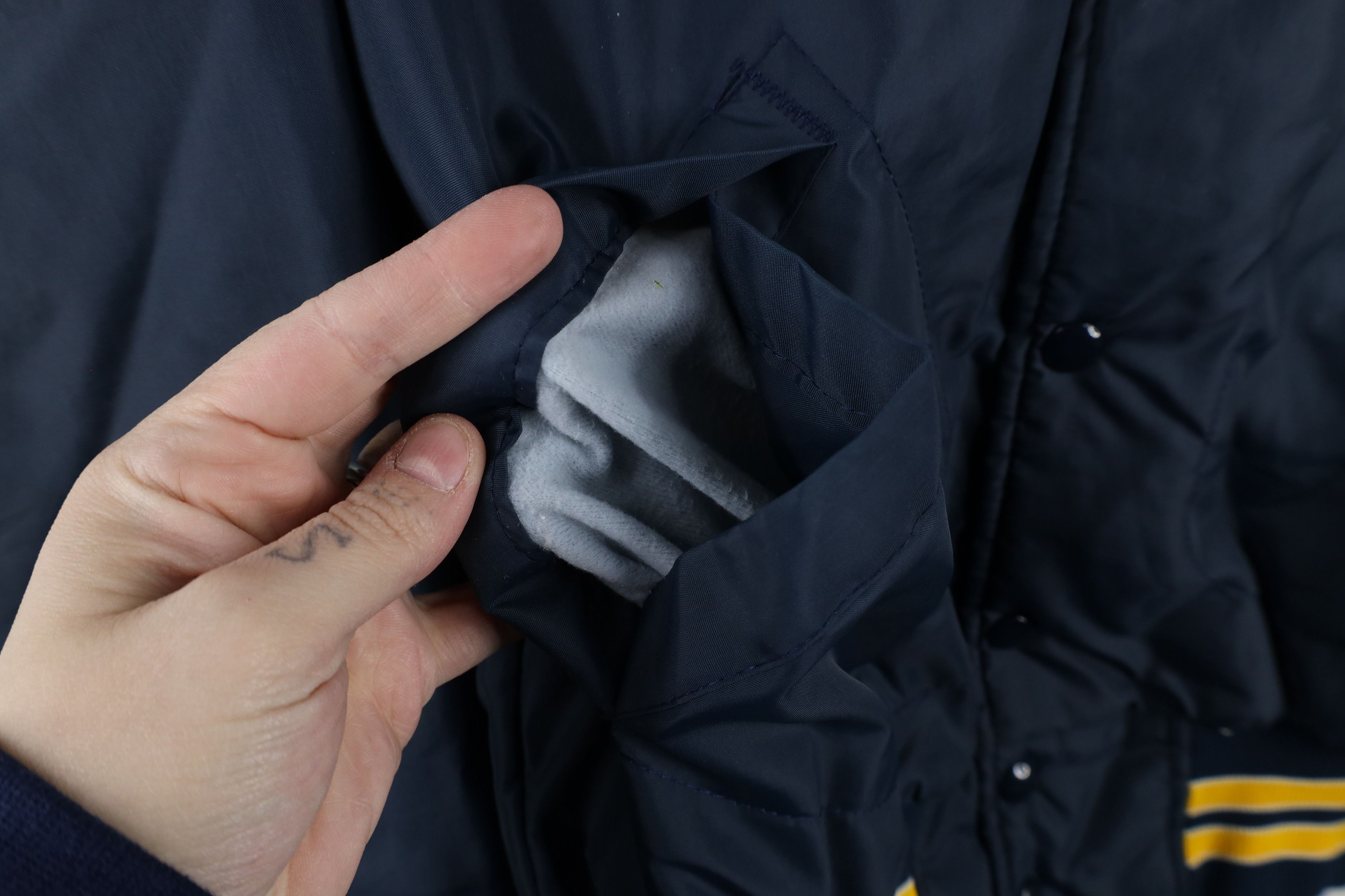 Vintage Vinage 80s Curvlite Glass Quilted Bomber Jacket Blue USA Size US M / EU 48-50 / 2 - 6 Thumbnail