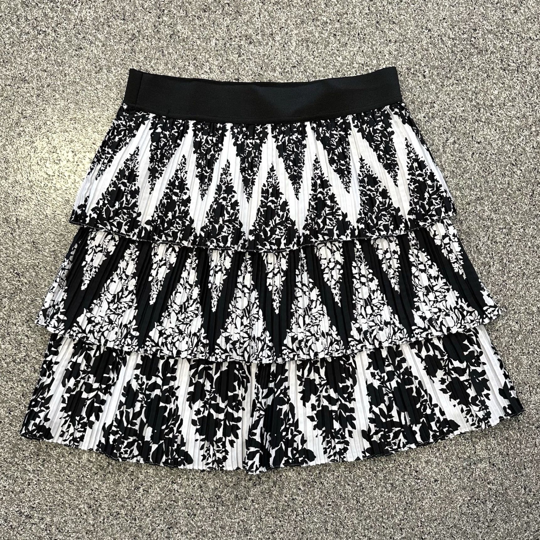 White House Black Market White House Black Market Skirt Womens S Midi Pleated Lined Black Size 28" / US 6 / IT 42 - 5 Thumbnail