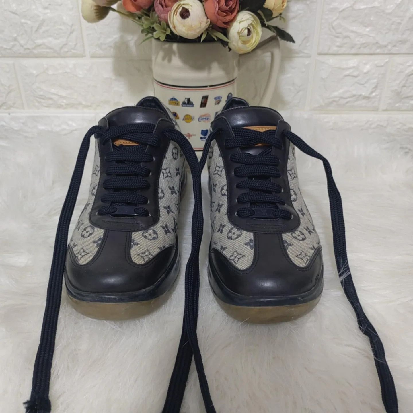Louis Vuitton LOUIS VUITTON LV LEATHER LOW TOP MONOGRAM SNEAKERS Size US 5 / EU 37 - 9 Thumbnail