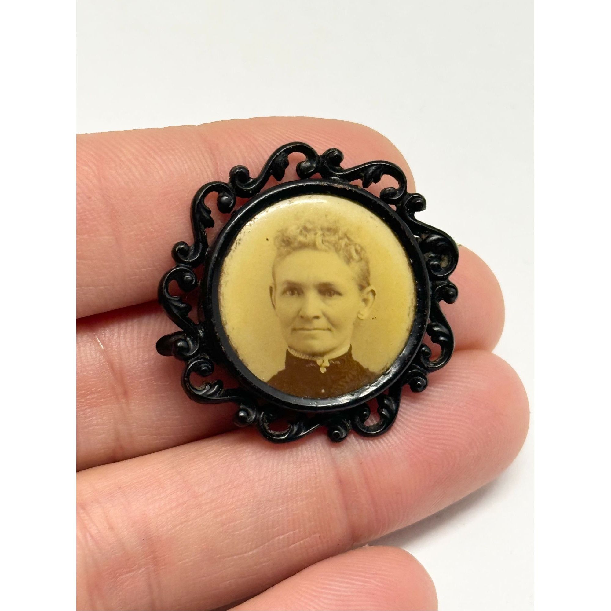 Vintage Estate antique portrait frame pin Size ONE SIZE - 2 Thumbnail