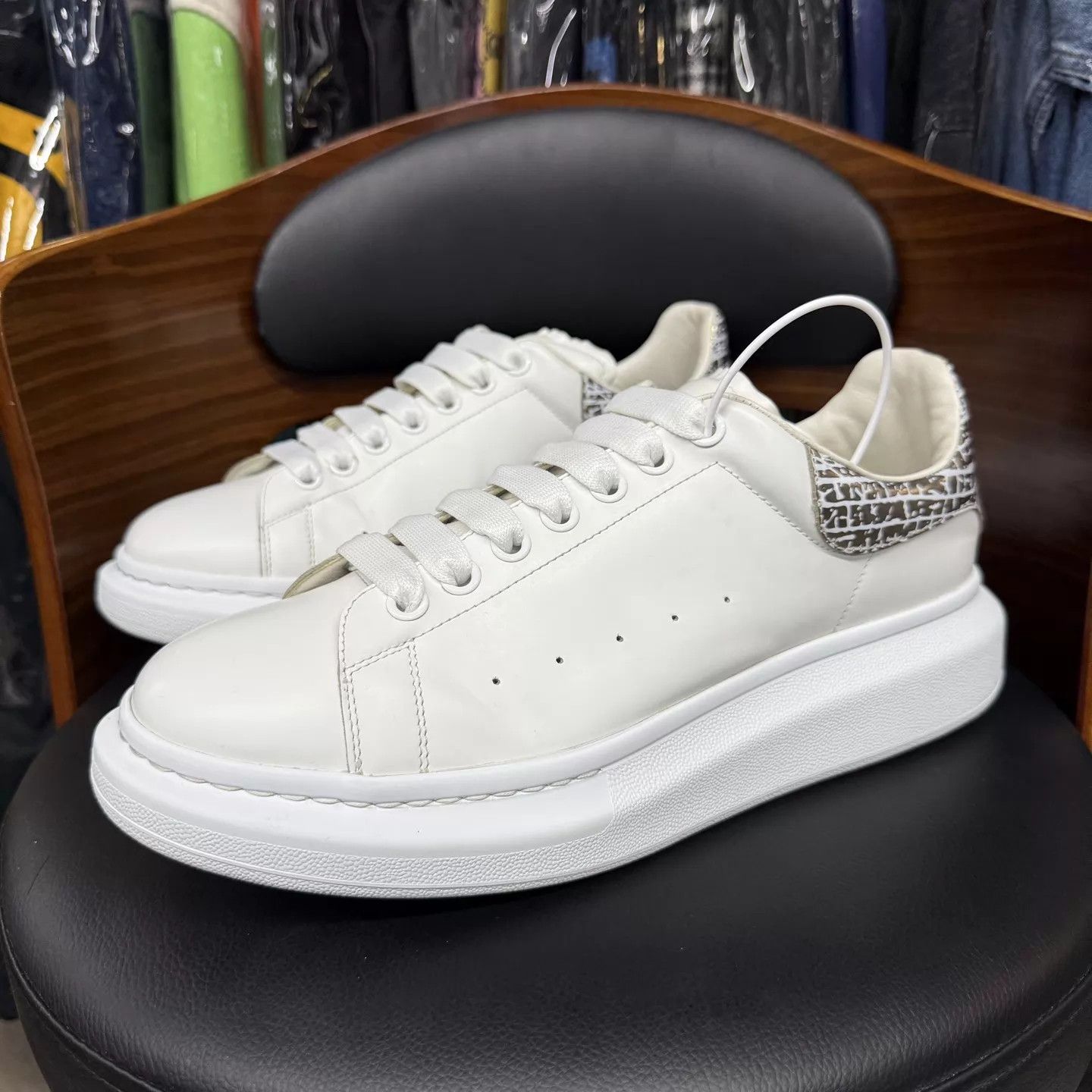 Alexander McQueen Alexander McQueen Cracked Silver Tail 44 like new Size US 11 / EU 44 - 1 Thumbnail