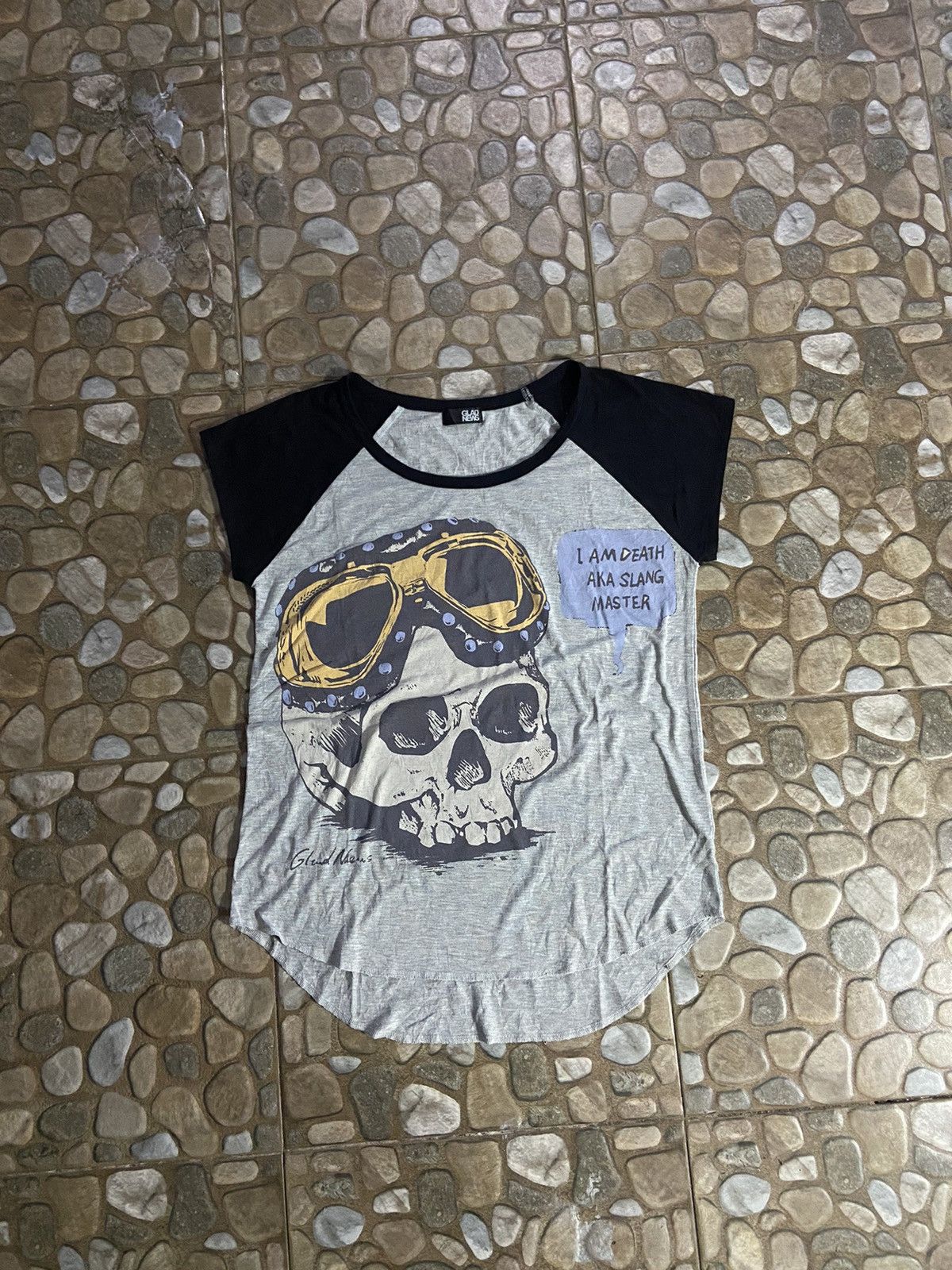 VTG Y2K glad news punk skuls tee