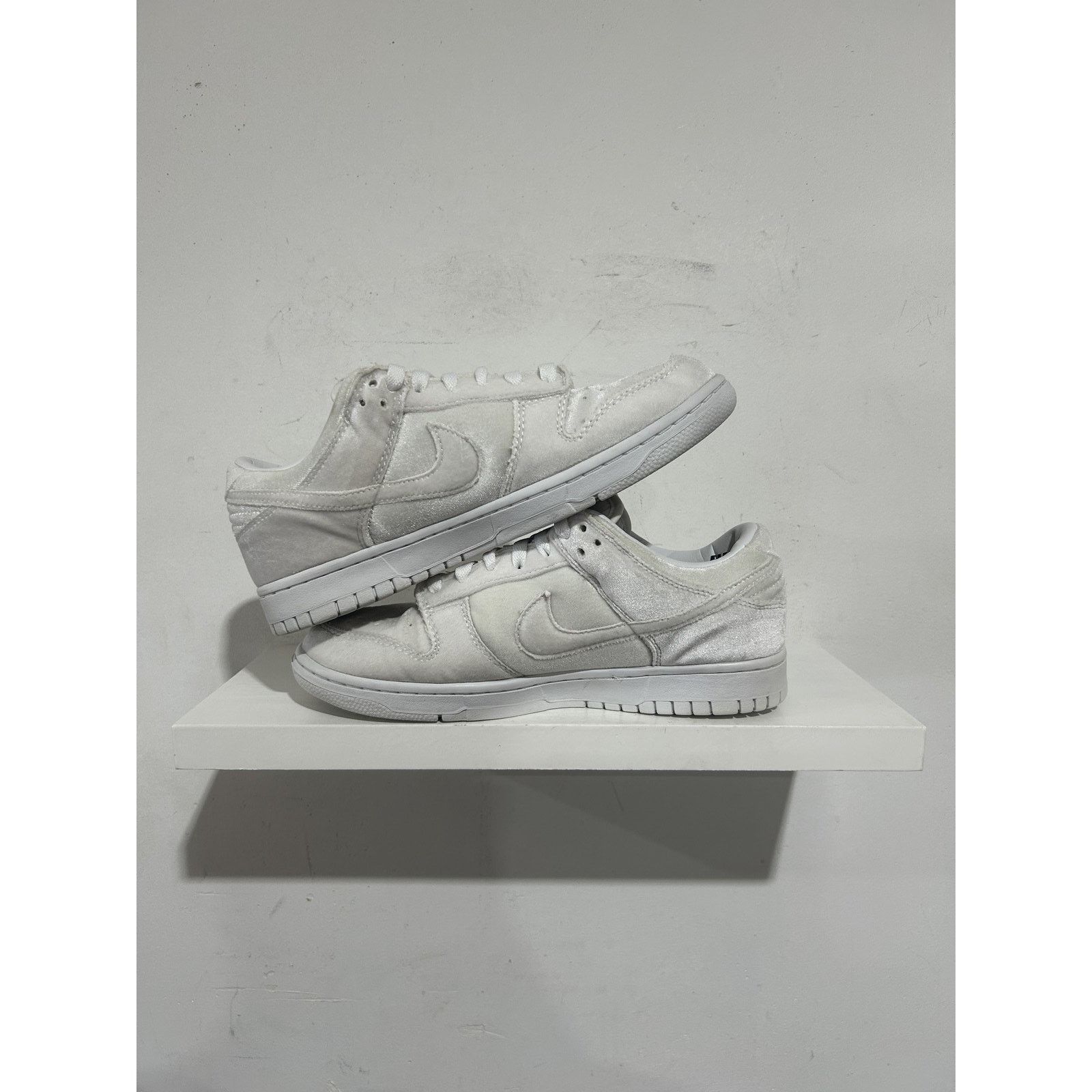 Nike NIKE DUNK LOW DOVER STREET TRIPLE WHITE VELVET SIZE 8 Size US 8 / EU 41 - 2 Thumbnail