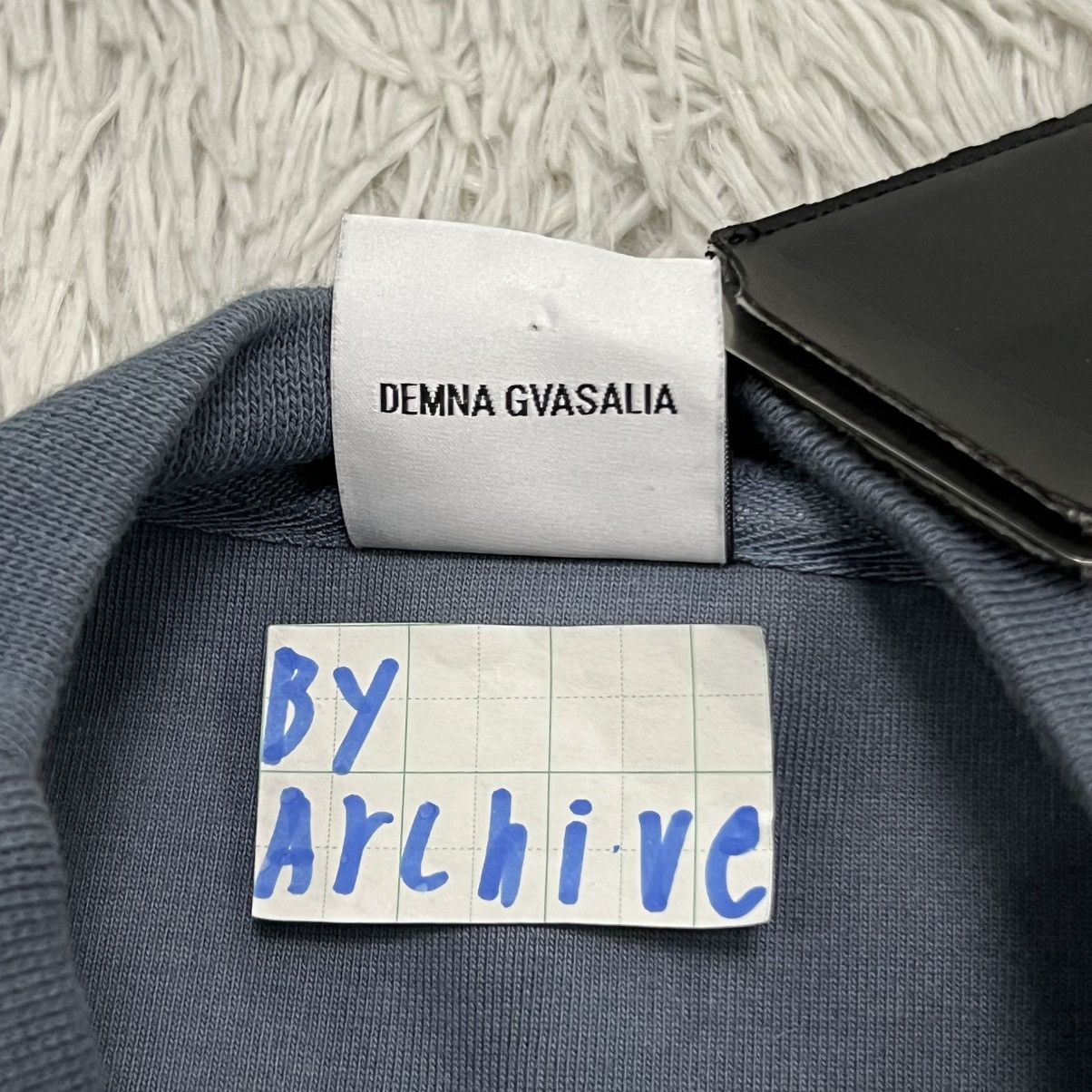 Vetements Vetements AW17 Padded Shoulder Slogan T-Shirt Size US M / EU 48-50 / 2 - 12 Thumbnail