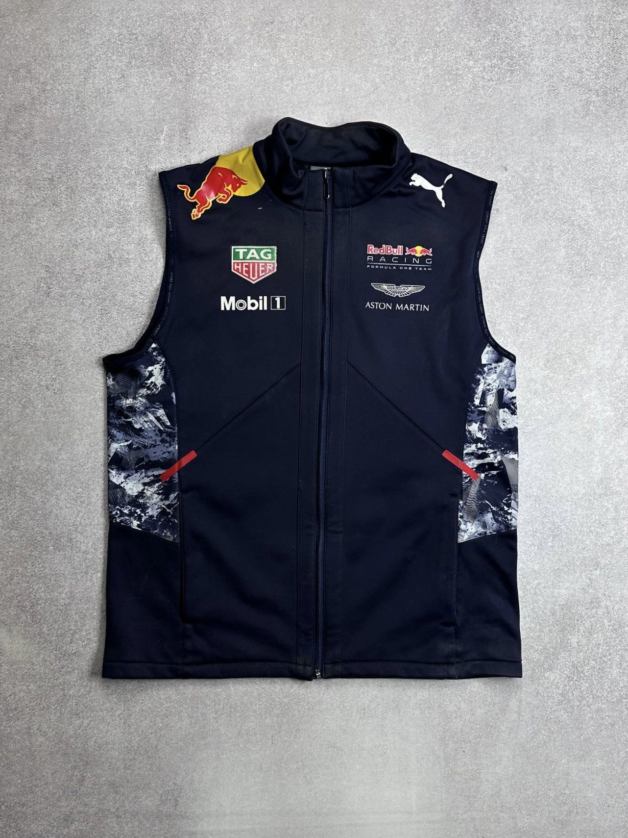 Puma × Red Bull Red Bull Racing F-1 Puma Racing Vest Rare L Size US L / EU 52-54 / 3 - 1 Thumbnail