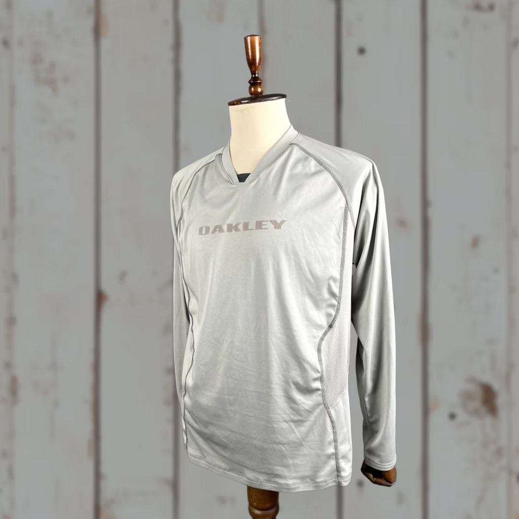 Oakley Oakley Mens T-Shirt Gray Polyester V-Neck Long Sleeve Crew Neck One Size Regular Logo Shirt Men Size US M / EU 48-50 / 2 - 1 Thumbnail