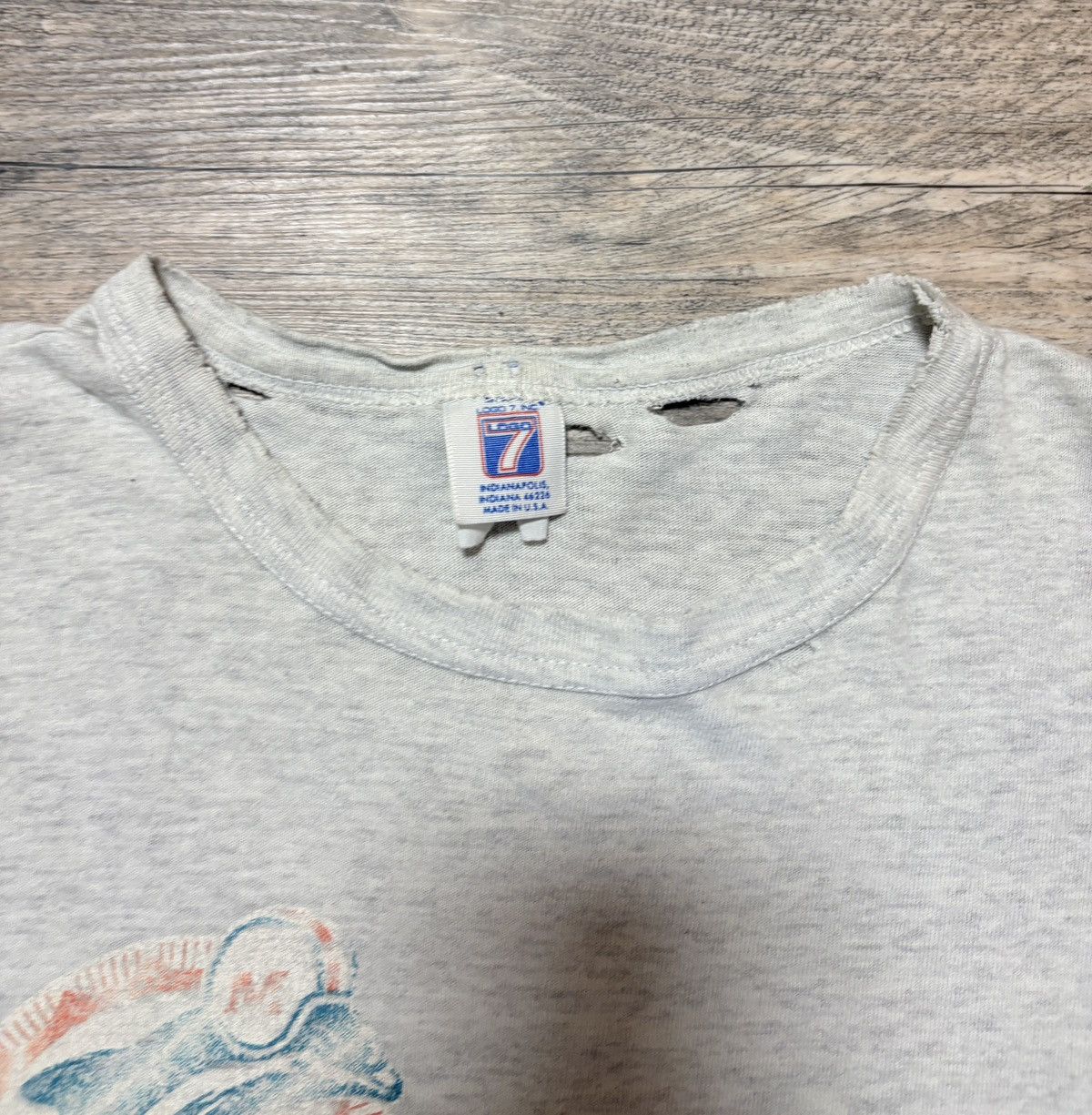 Vintage Vintage thrashed 1994 Miami Dolphins Tee Size US XL / EU 56 / 4 - 2 Thumbnail