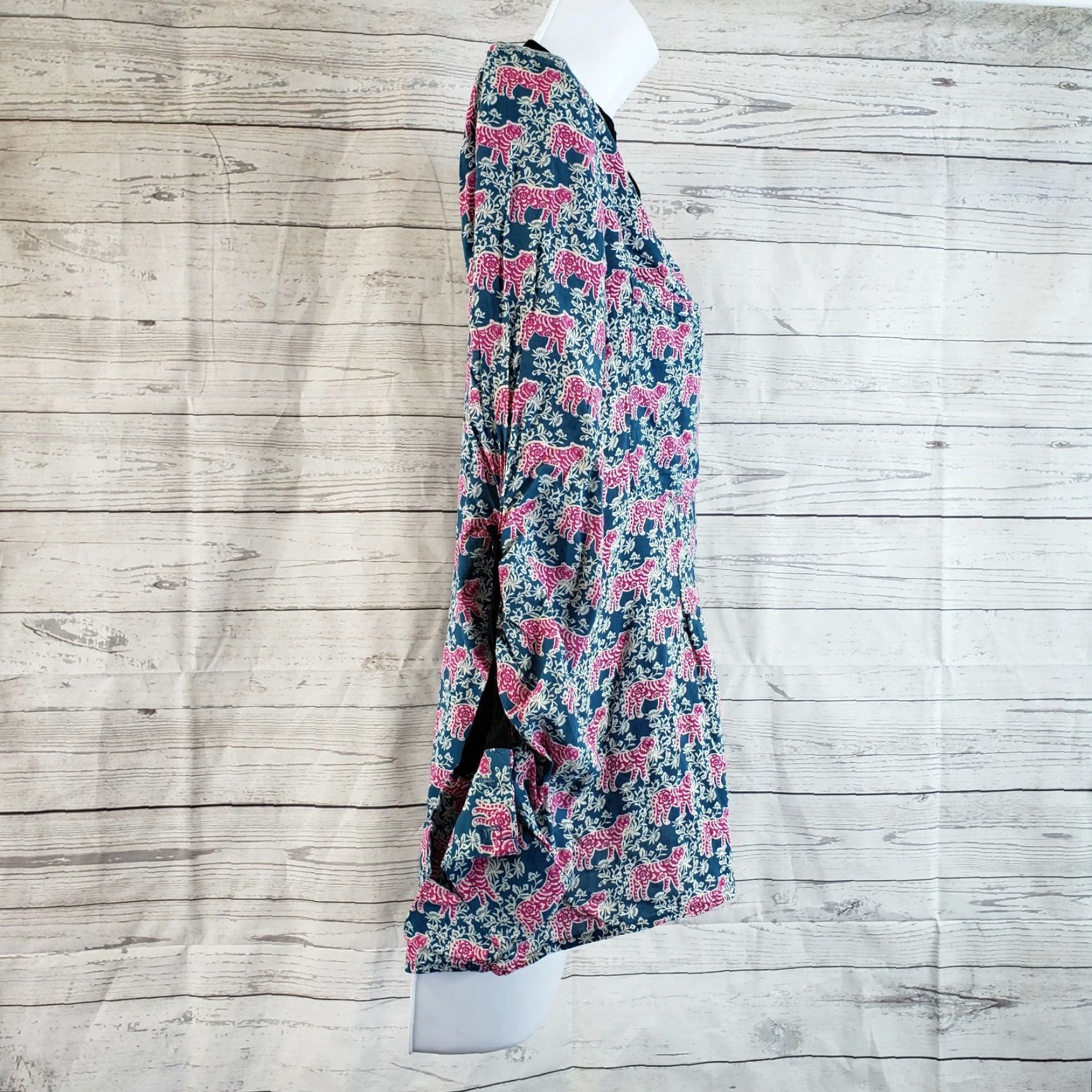 Anthropologie VINTAGE Vanessa Virginia Womens Blouse Popover Top Tiger Print 6 Pink Rayon Long Sleeve Blouse Womens Shirts 90s? Size M / US 6-8 / IT 42-44 - 3 Thumbnail