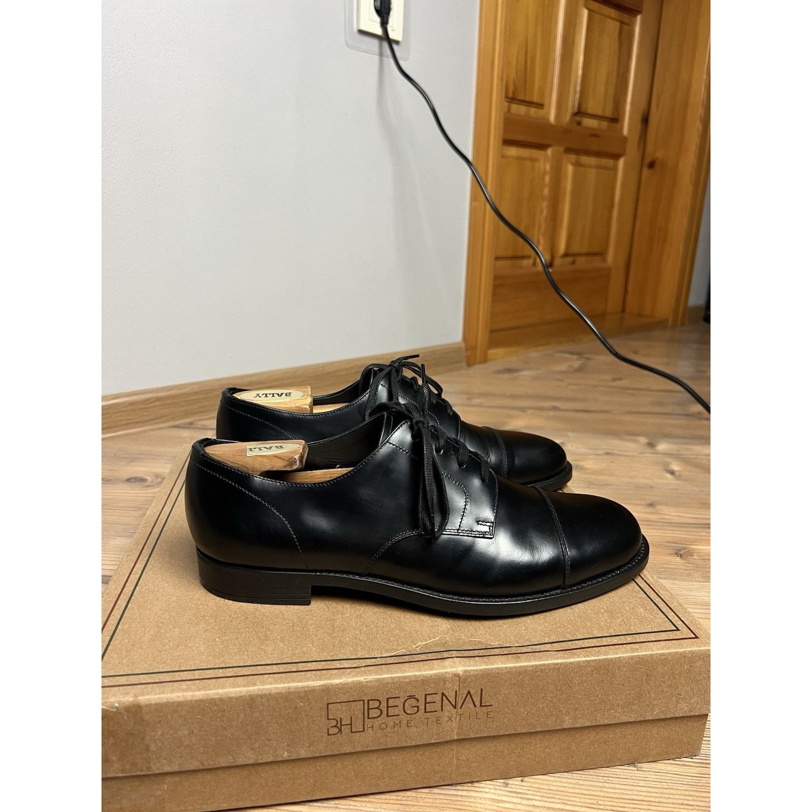 Prada PRADA Black Polished Leather Derby Cap Toe Dress Shoes Size Size US 8 / EU 41 - 2 Thumbnail