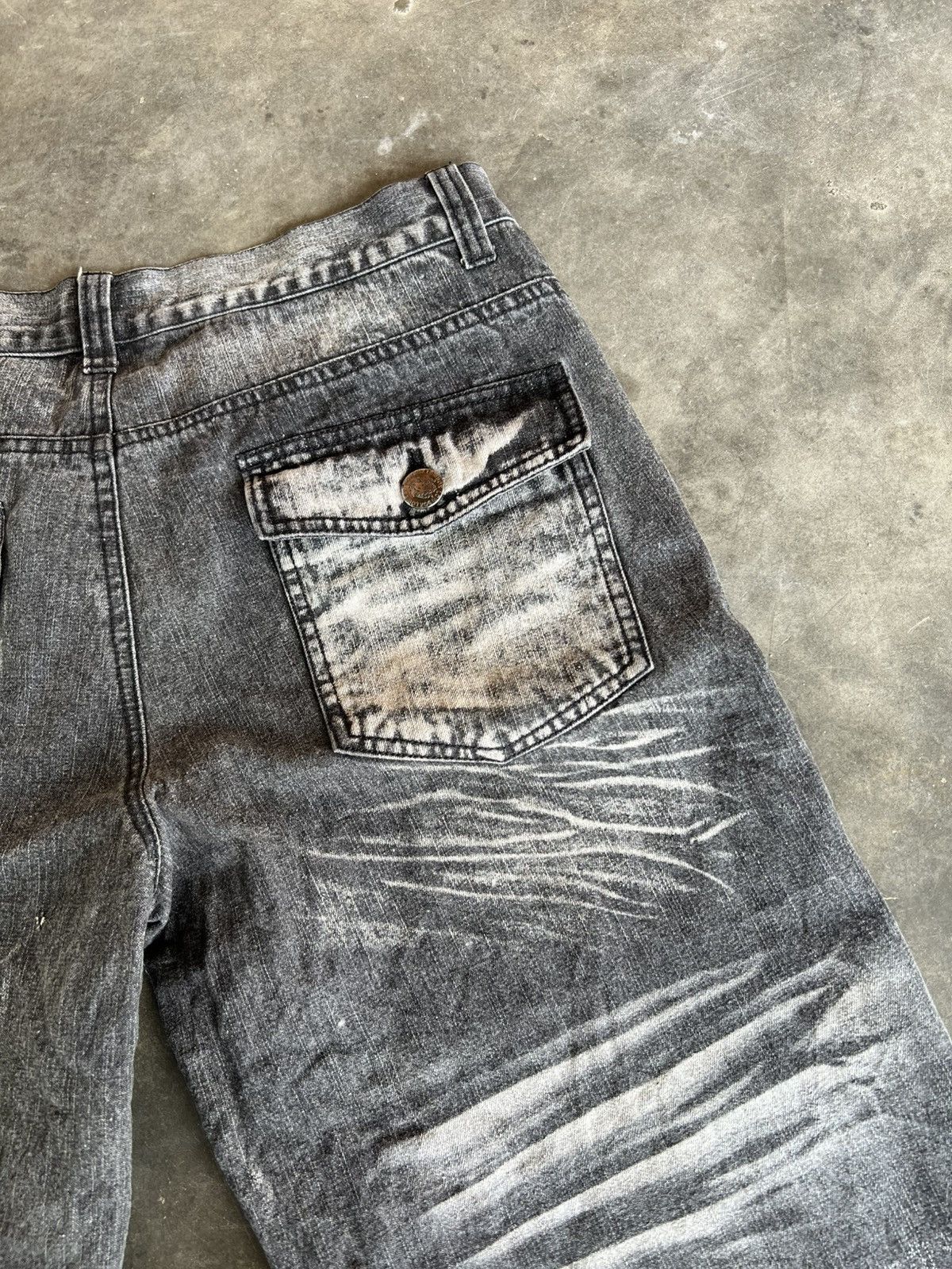 Japanese Brand Vintage Lowbox Short Jean Size US 32 / EU 48 - 13 Thumbnail