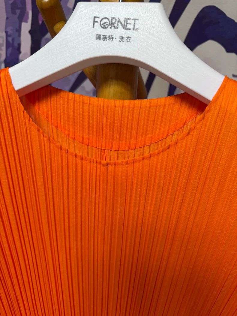 Issey Miyake Issey Miyake size:3 Orange puffed-sleeve pleated dress Size S / US 4 / IT 40 - 2 Thumbnail