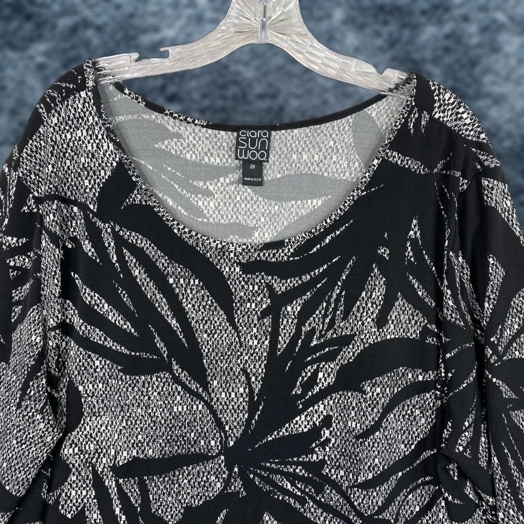 Vintage Ciara Sun Woo Top Womens 2X Black Floral Stretch Asymmetrical Hem Artsy Travel Shirt Womens 2X Black Floral Artsy Rose 90s USA Size XXL / US 16-18 / IT 52-54 - 1 Thumbnail