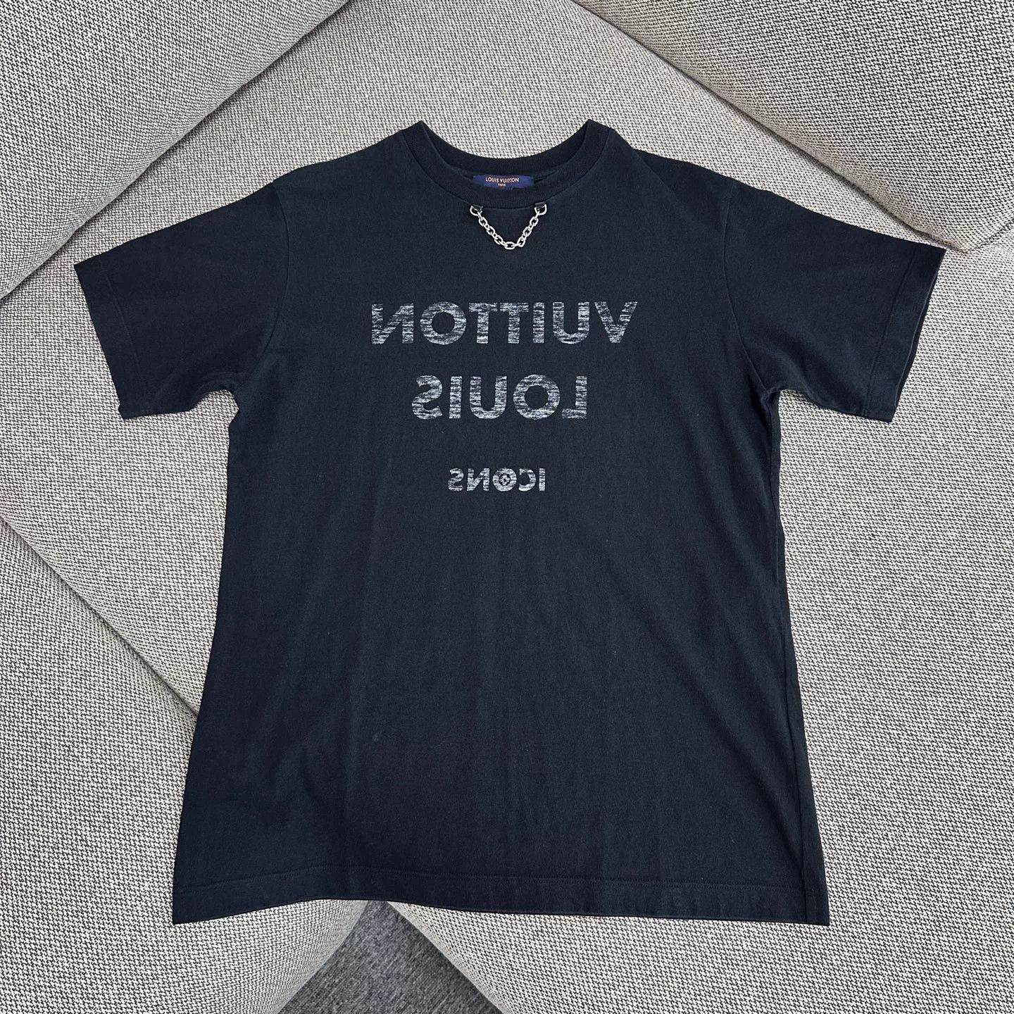 Louis Vuitton Louis Vuitton Black Letter Print Chain Tee Size US M / EU 48-50 / 2 - 1 Thumbnail