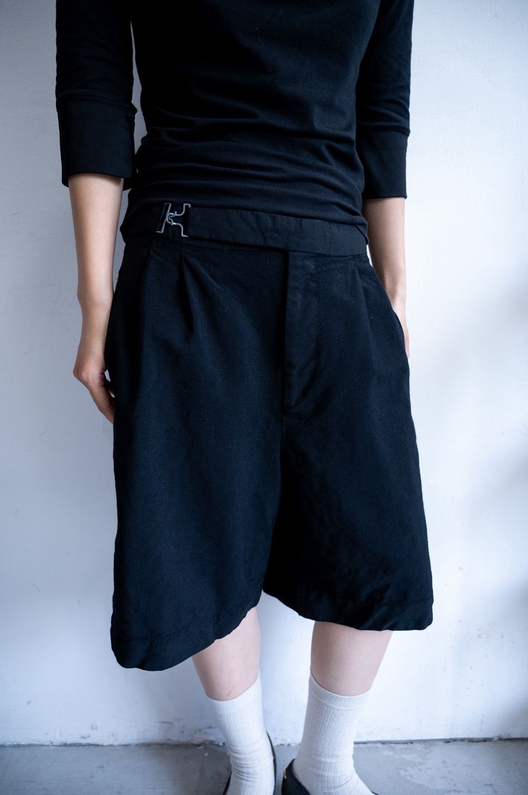 Balenciaga Balenciaga by Demna Gvasalia wide-leg wool shorts Size US 30 / EU 46 - 2 Thumbnail