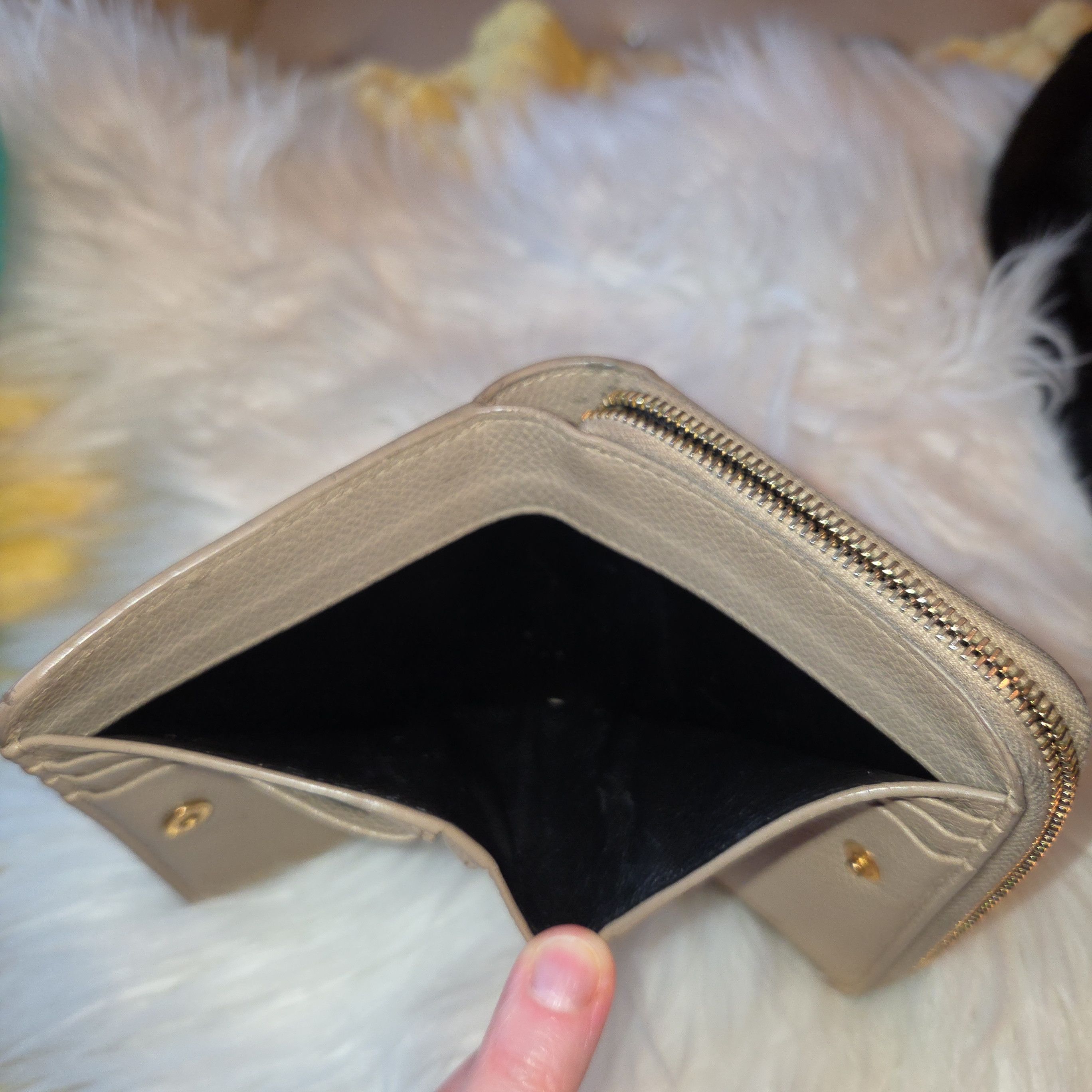 Yves Saint Laurent Saint Laurent (YSL) Grain De Poudre Compact Fold Wallet Size ONE SIZE - 5 Thumbnail