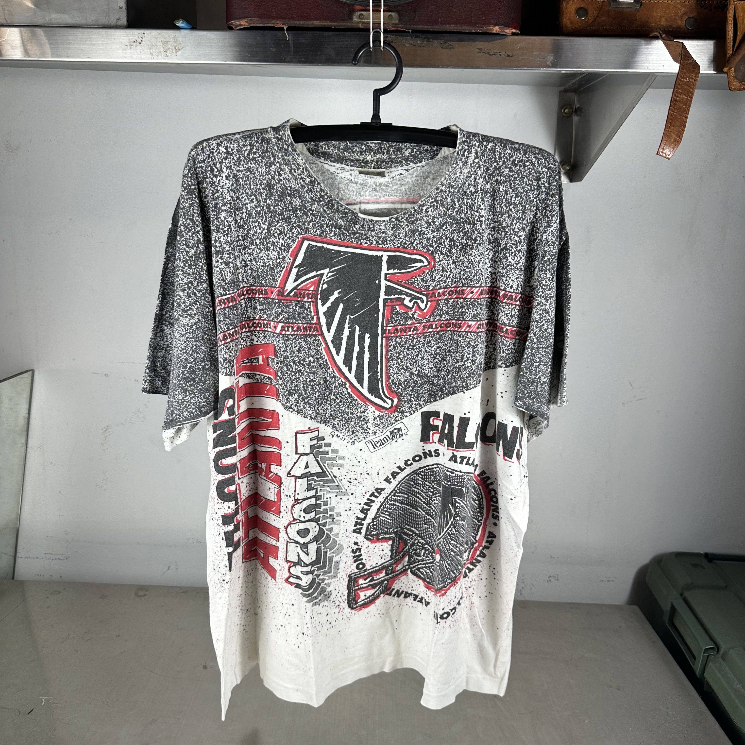 Vintage Vintage 90s Atlanta Falcons Football NFL AOP T-Shirt Size US XXL / EU 58 / 5 - 1 Thumbnail