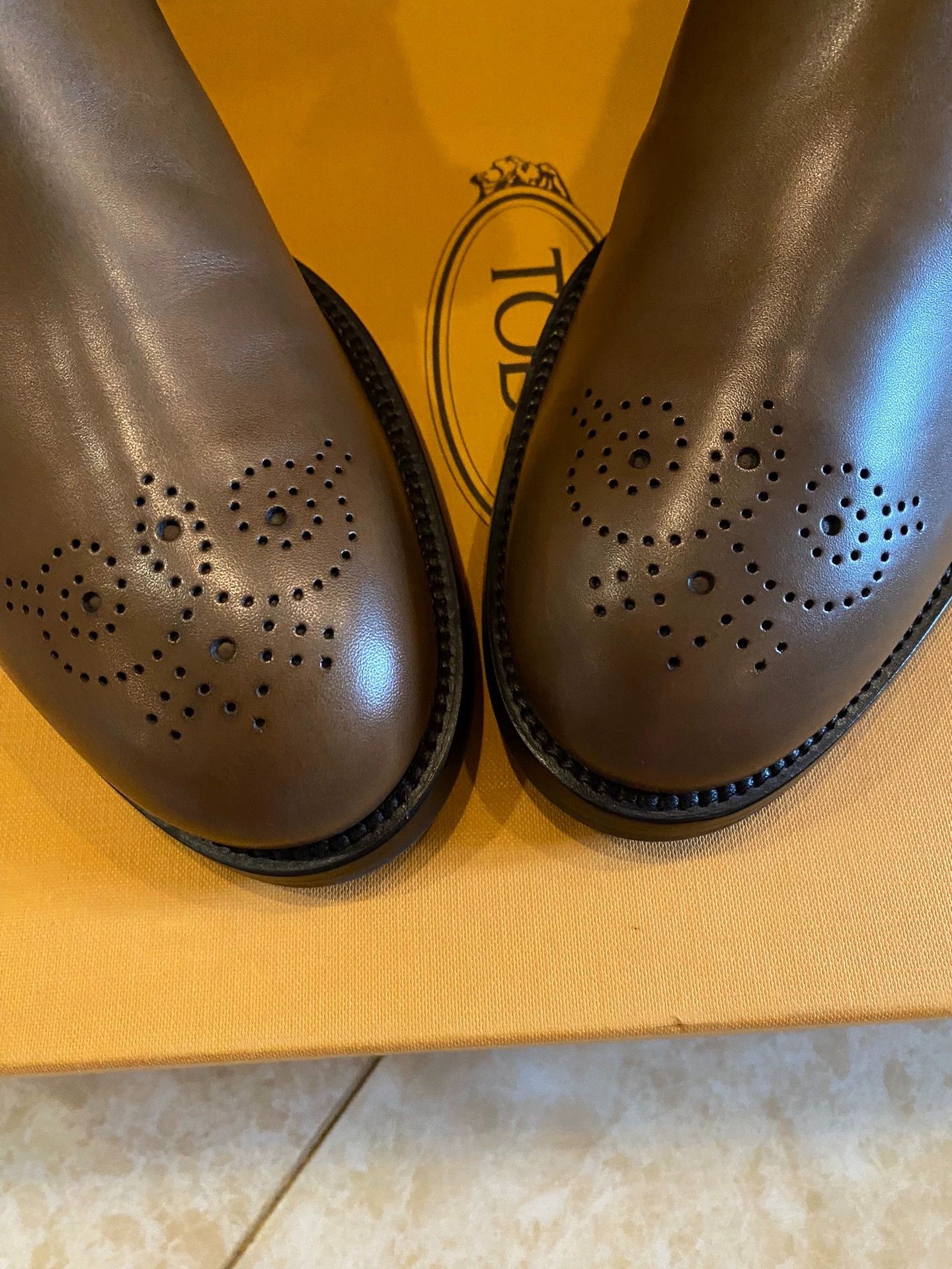 Tod's TODS Old Money Distressed Leather Chelsea Slip-On Size 6.5 Size US 6.5 / EU 39-40 - 6 Thumbnail